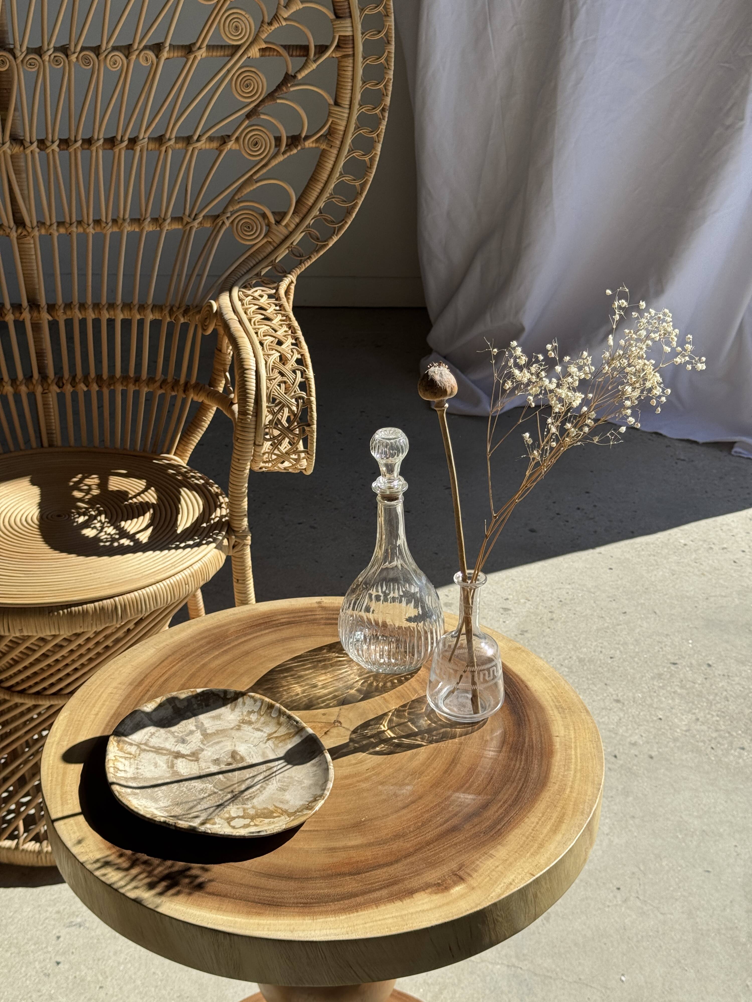 Coffee table in solid suar with central leg and spheres H56.5 D55.5