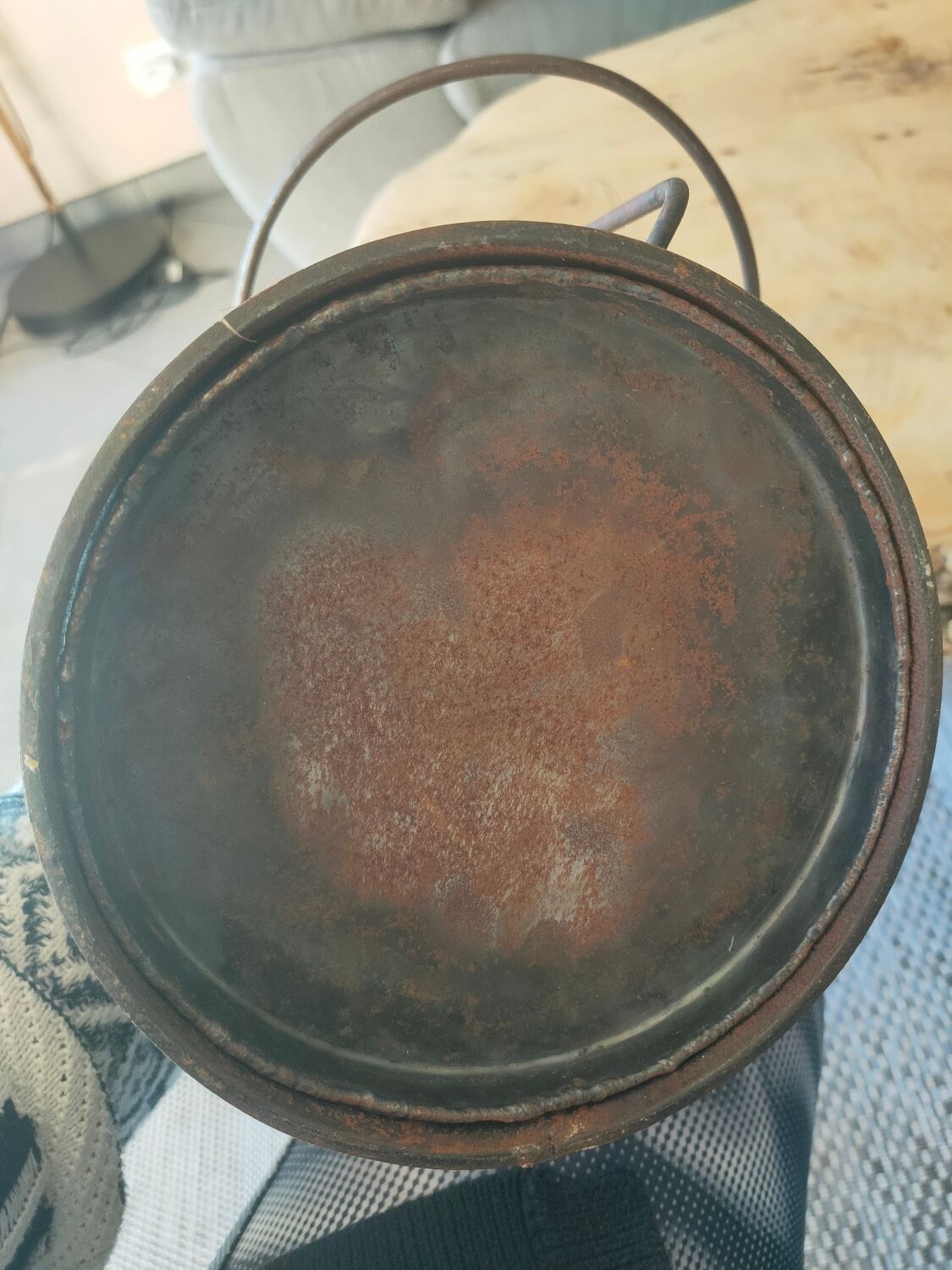 Ancien bidon métal