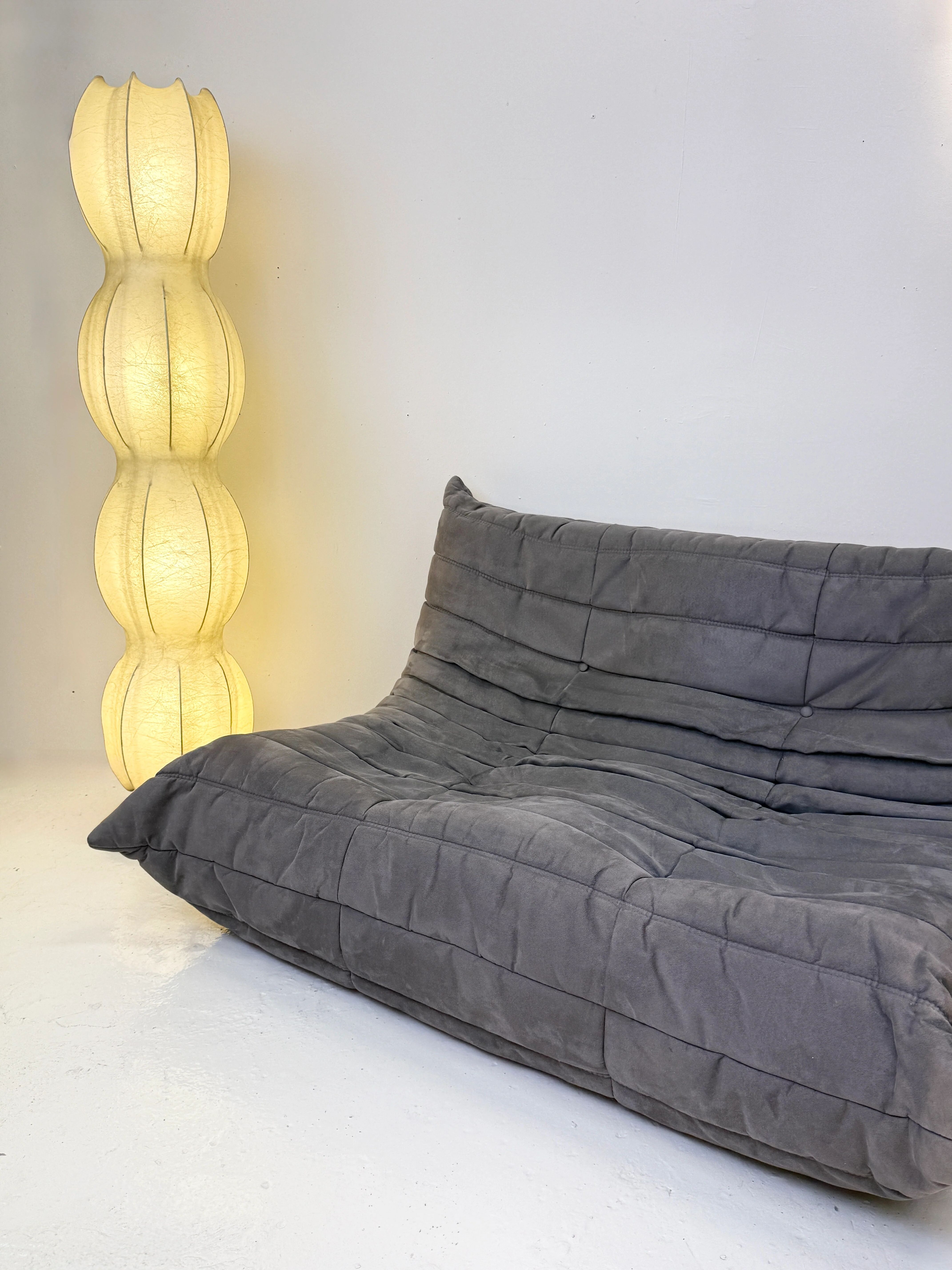 Togo 2-seater sofa "Ligne Roset", mouse grey
