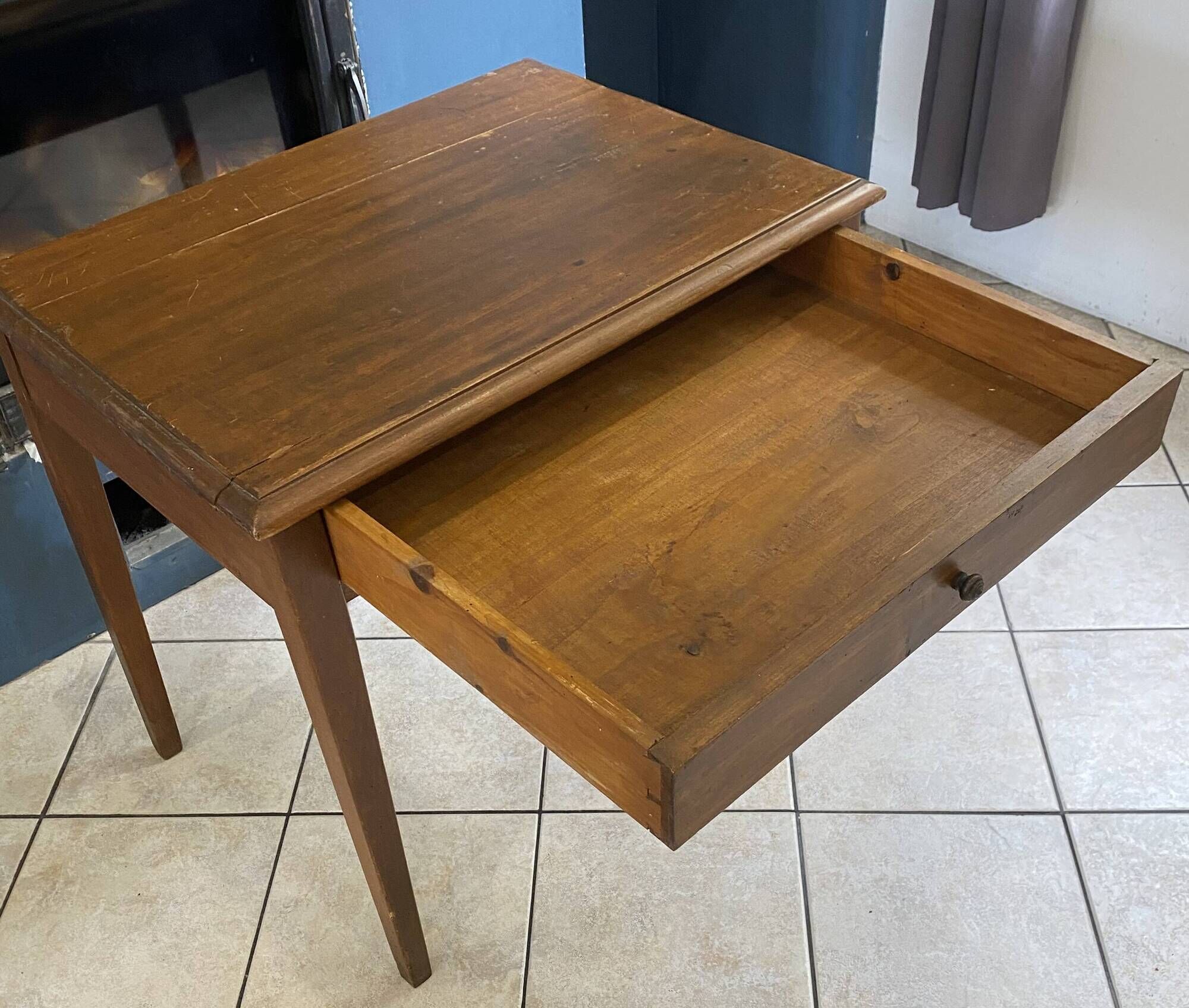 Desk with a large solid oak drawer from 1950, 78x58cm.