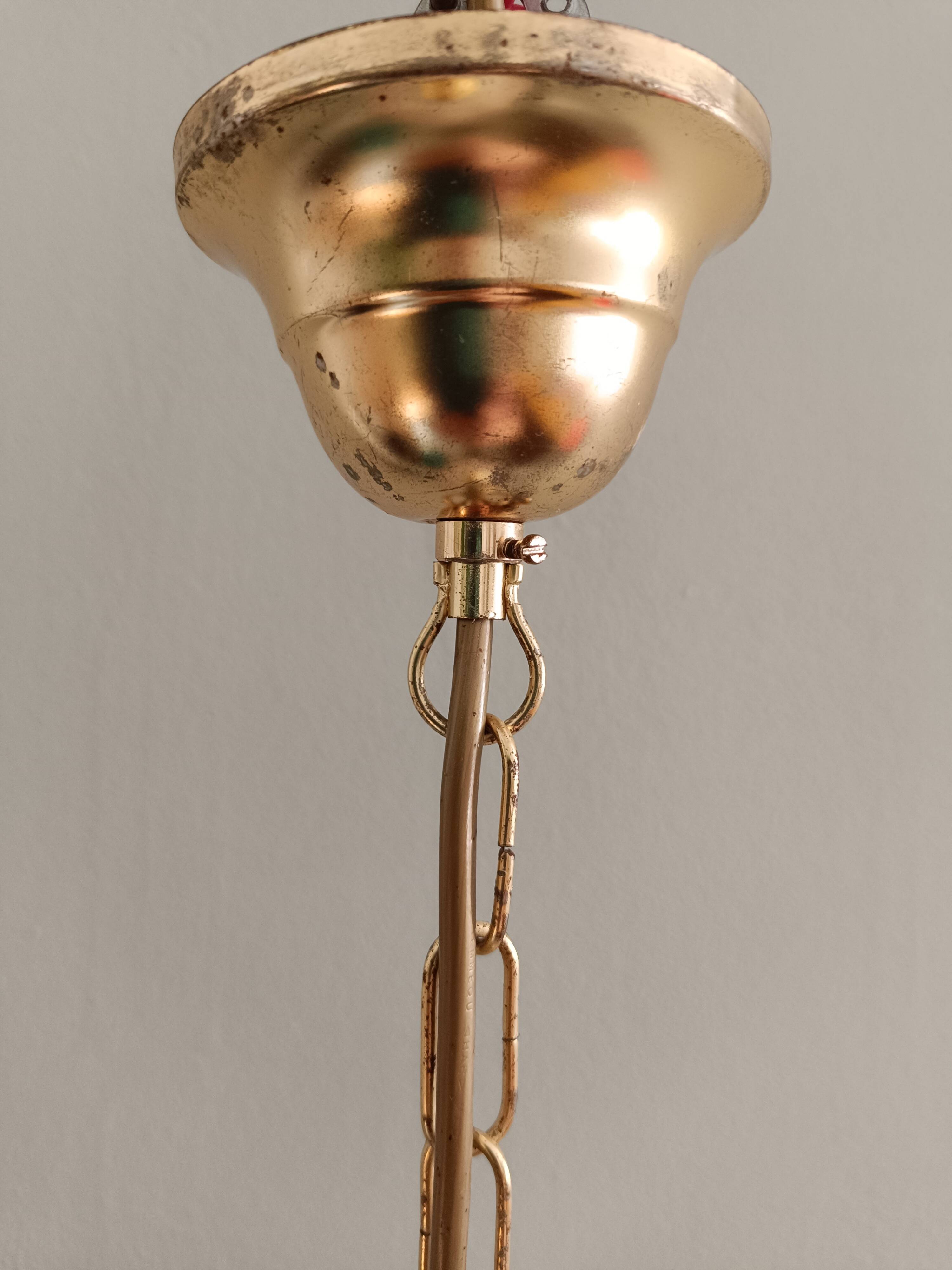 Tulip-shaped pendant light in white and pink glass
