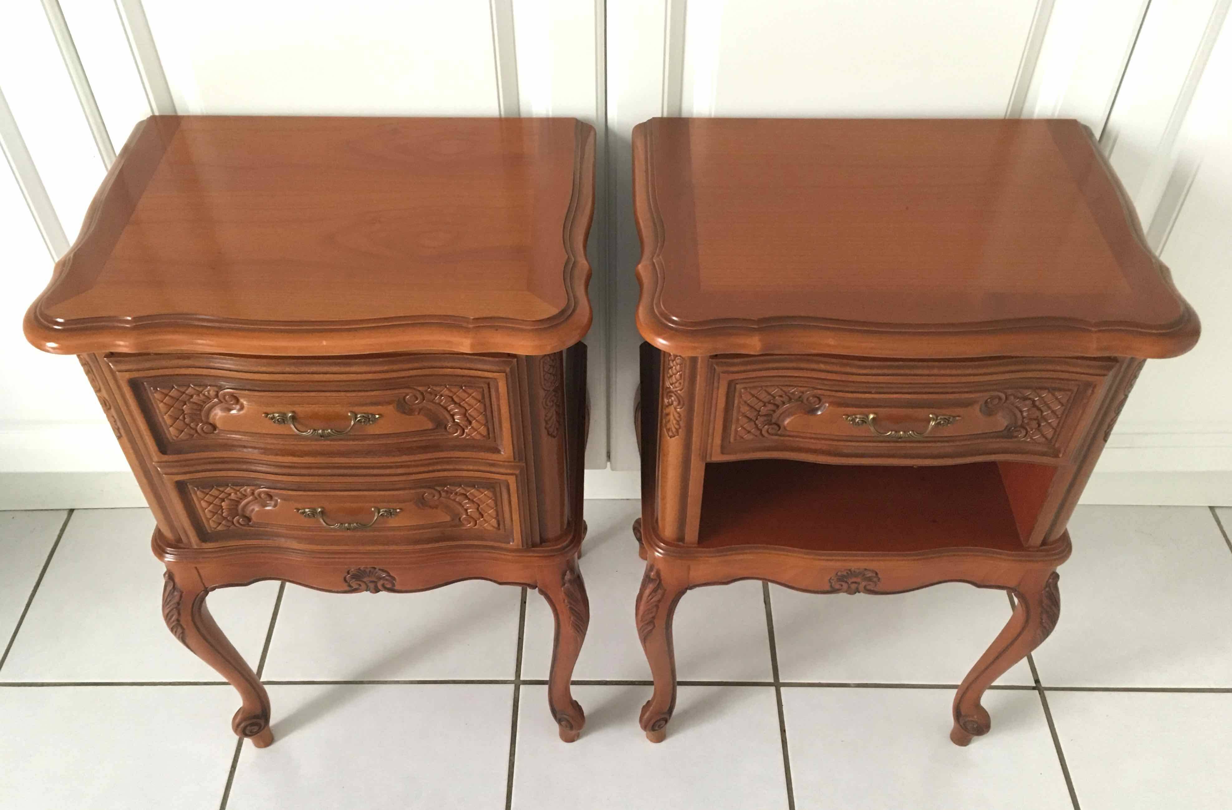 2 Louis XV style bedside tables with drawers and cabriole legs, 1960