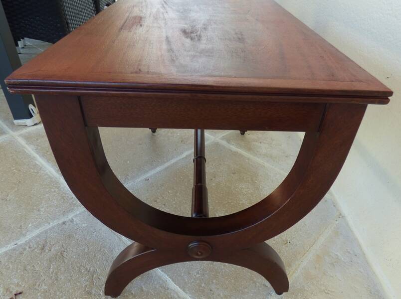 Restoration style coffee table in mahogany-colored wood / Very good condition