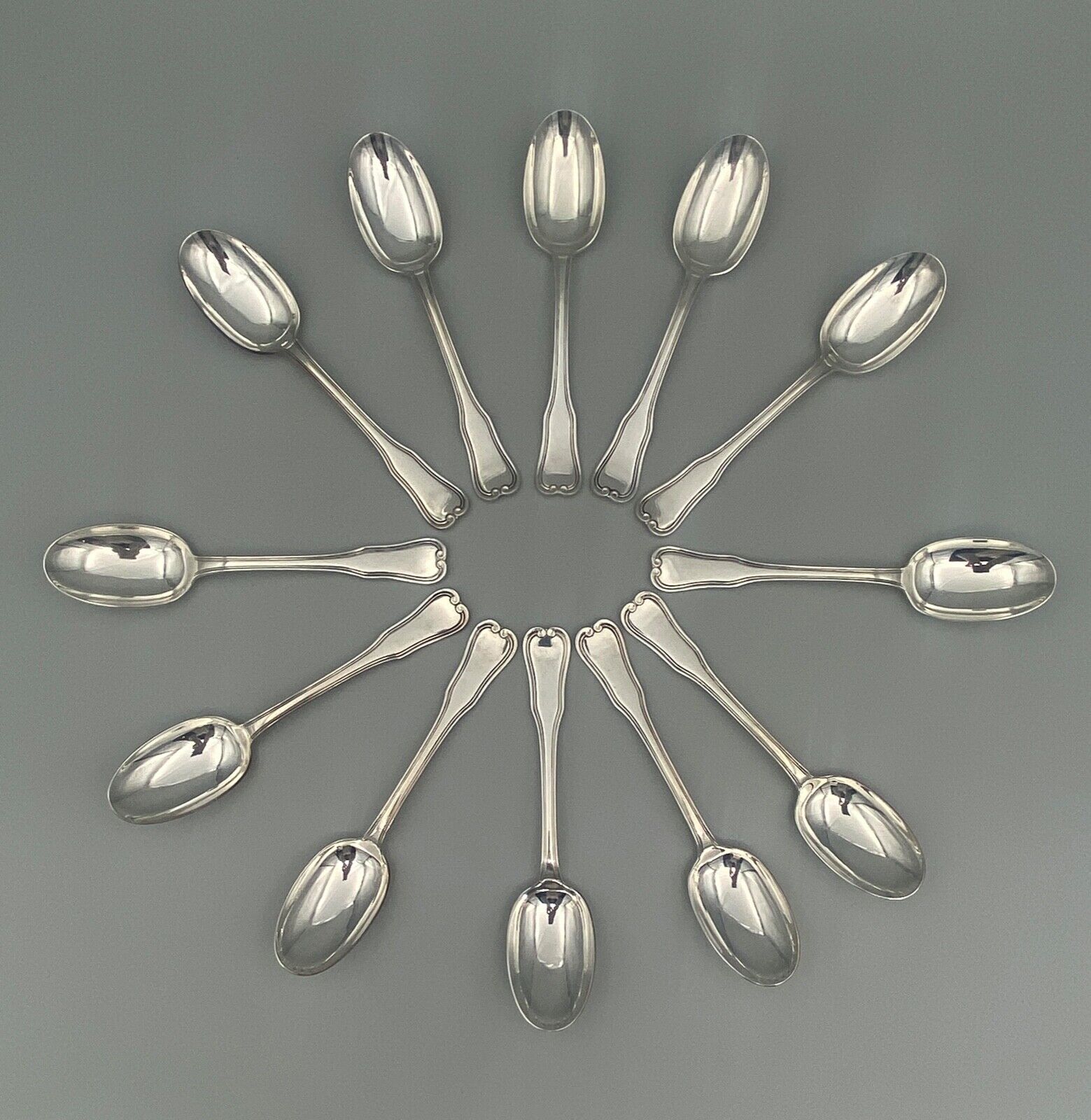 Cutlery set in metal ravinet d'enfert model dauphin 109 pieces