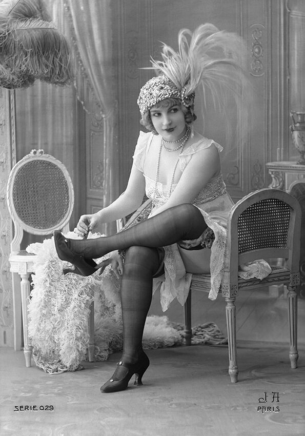 Vintage photography woman Belle Époque 1920