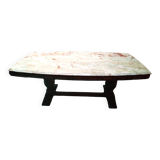 Grande table basse en marbre crème, piètement en bois de merisier massif