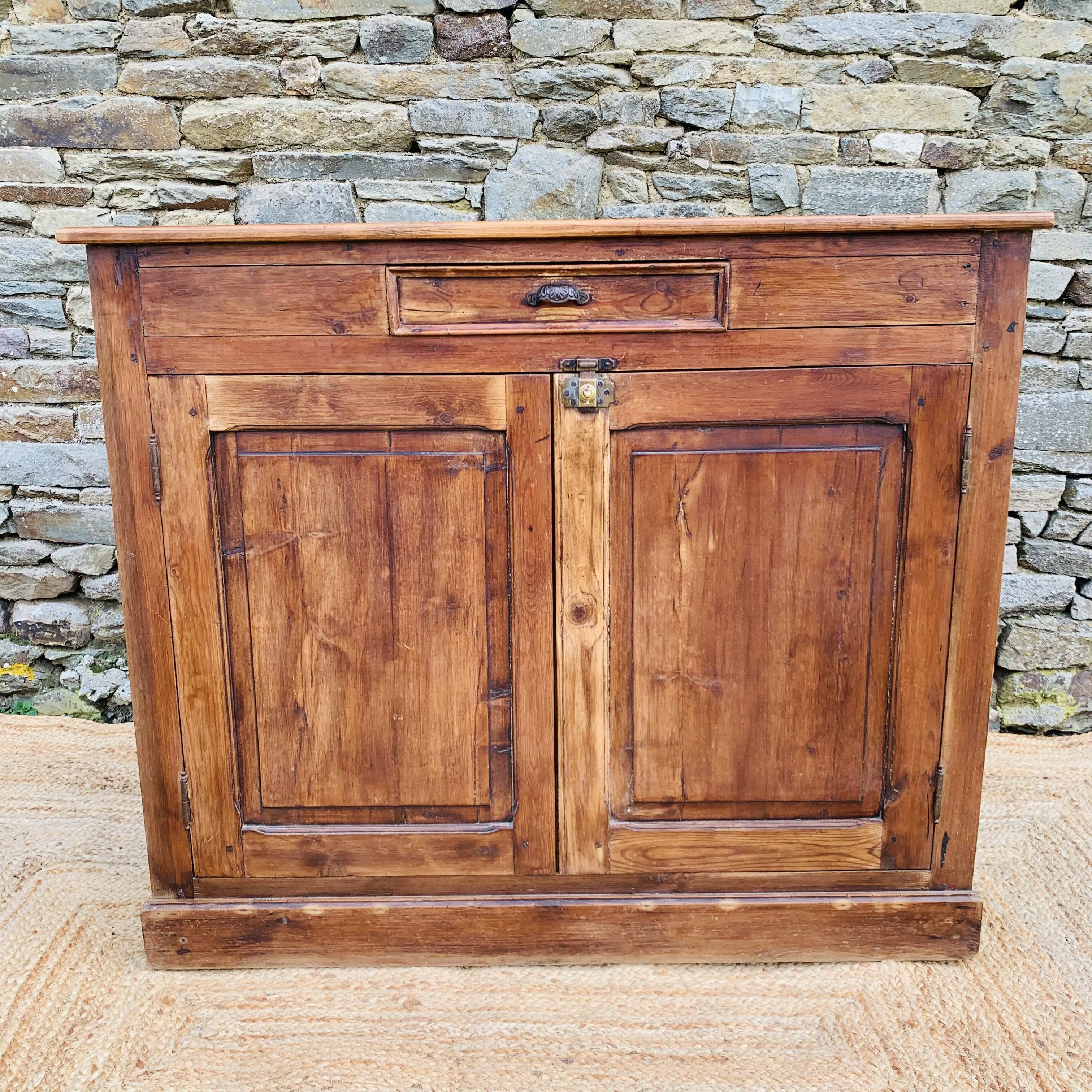 Buffet parisien d'angle