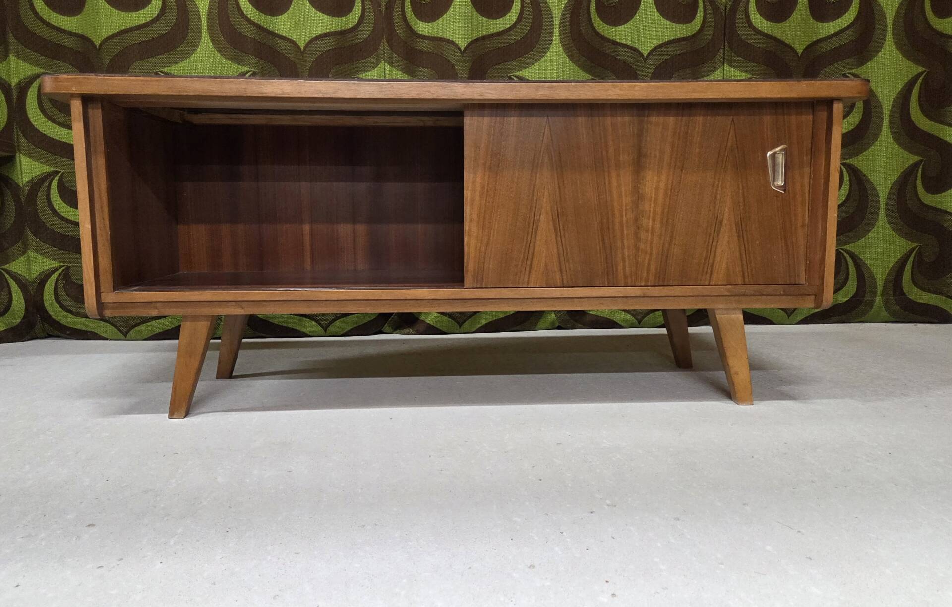 Lowboard enfilade with sliding doors, 1970s vintage.