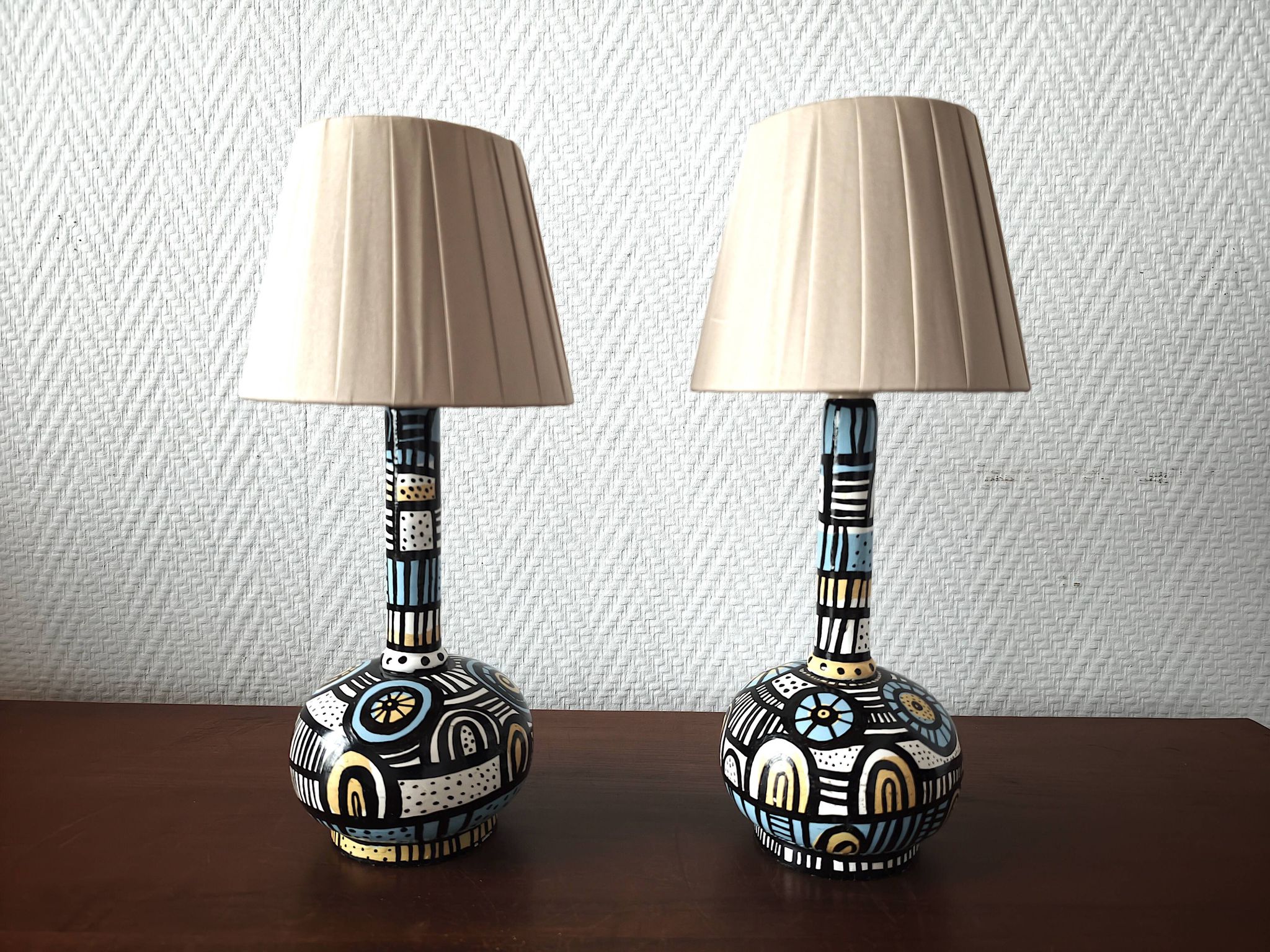 Paire de lampes espagnoles en bois peint