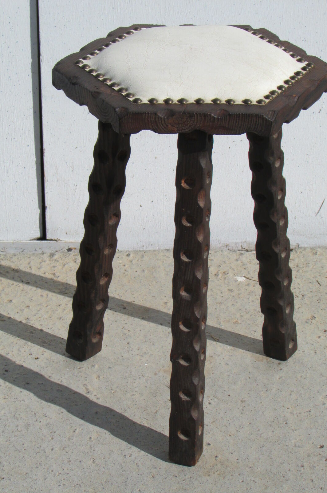 Catalan tripod stool, Spanish in solid pine