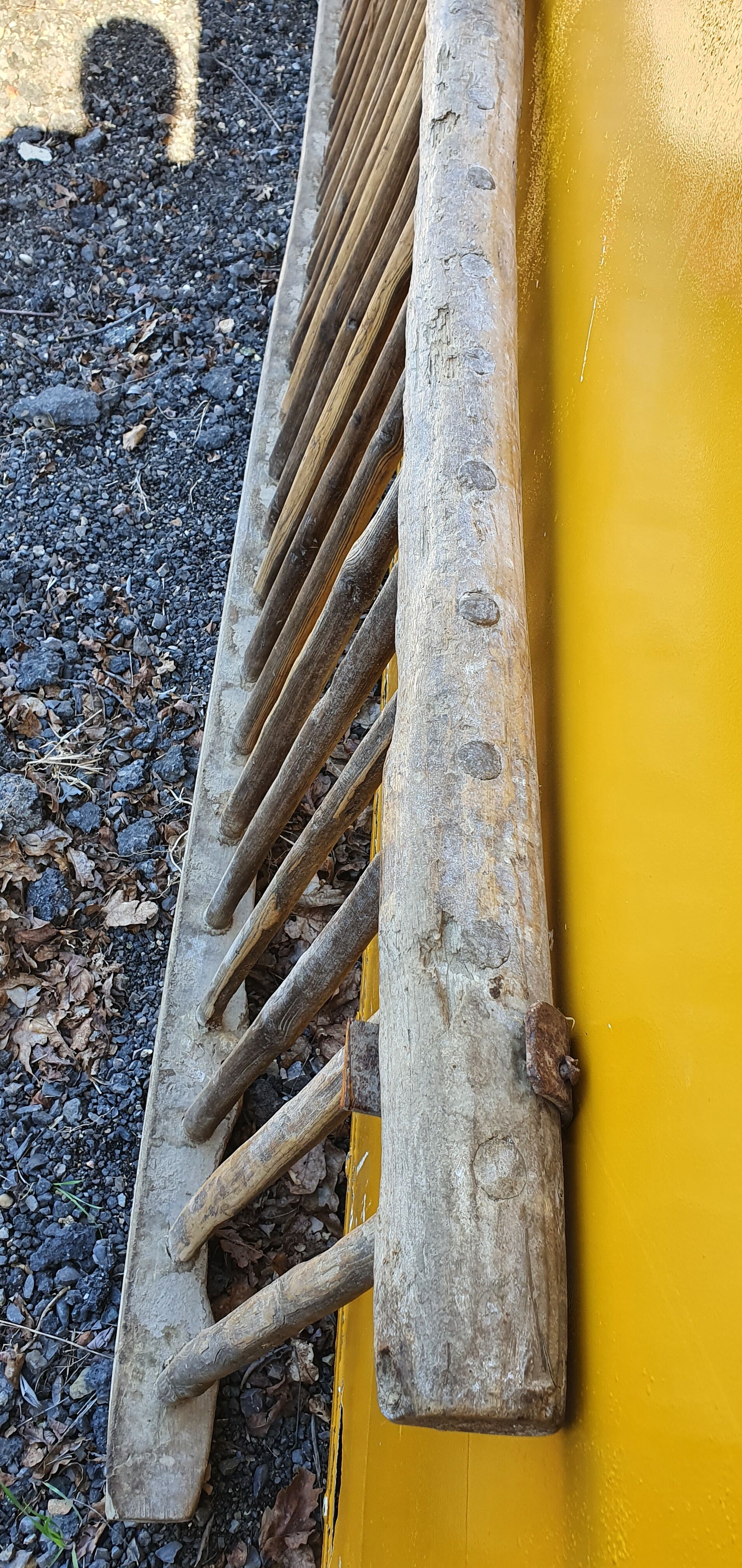 Hay or ladder ratelier