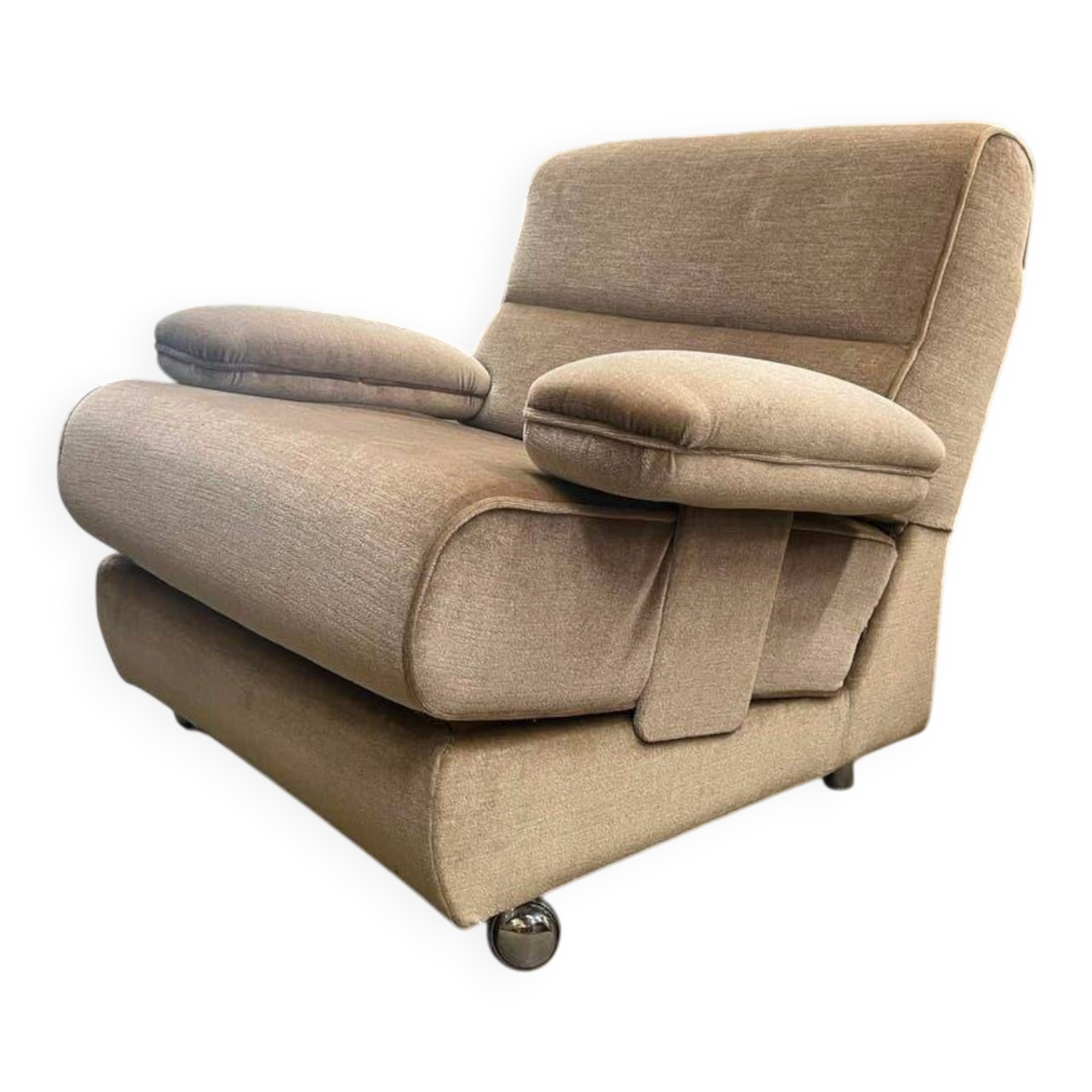 Beige vintage style lounge chair/armchair