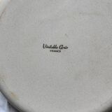 Flat stoneware plates