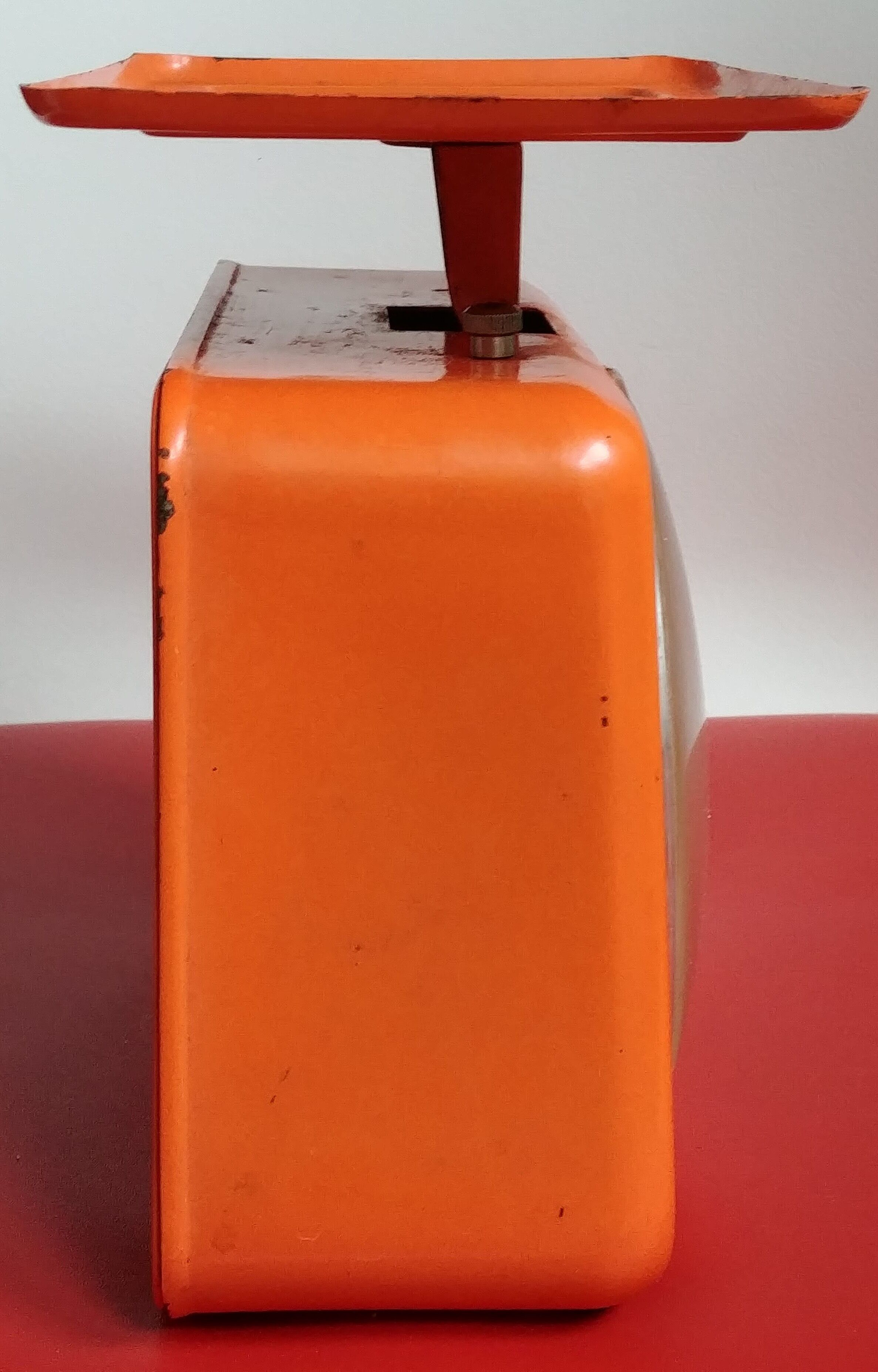Stube kitchen scale orange of the 60s