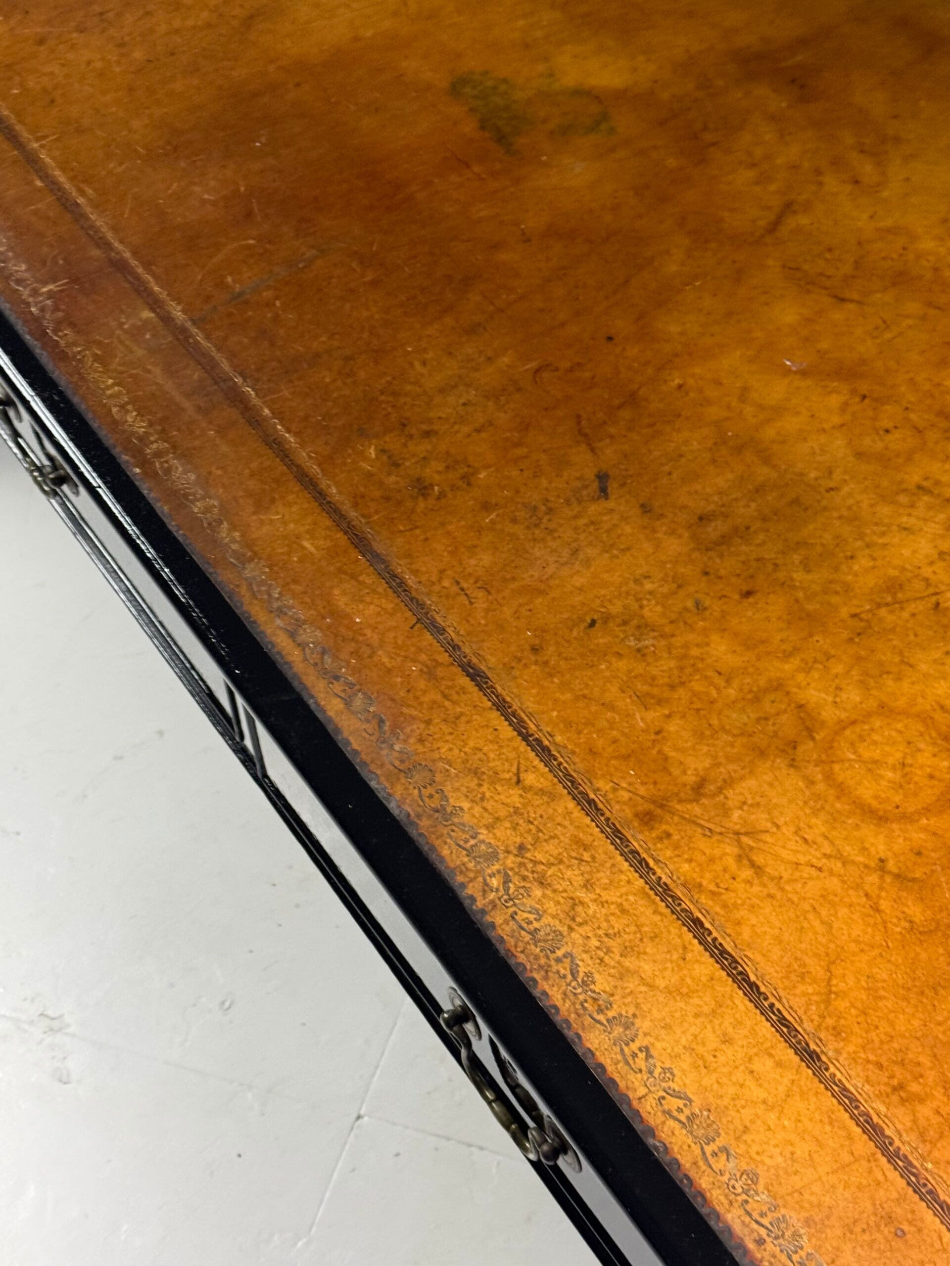 Bureau anglais du 19ème siècle noir