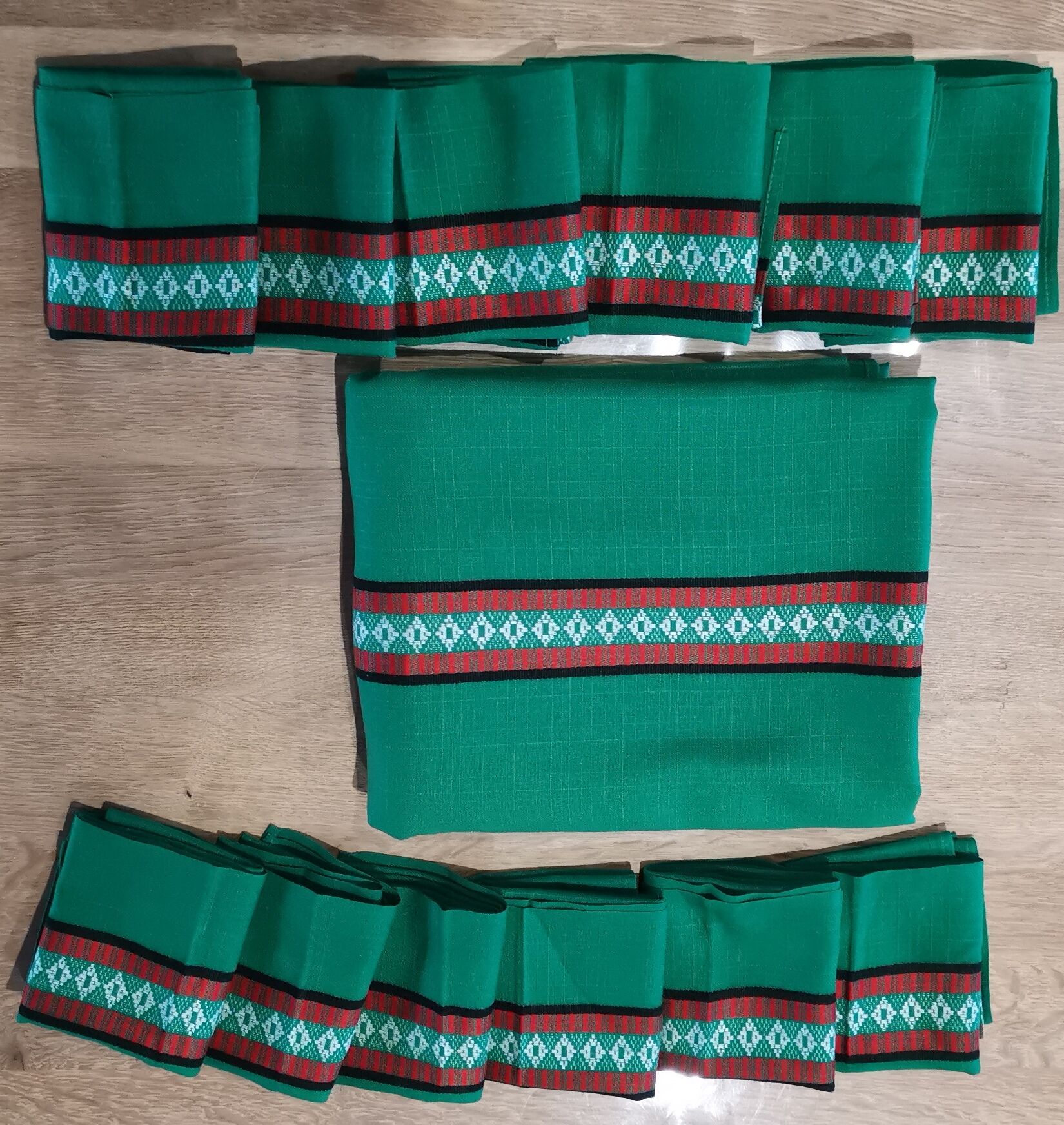 Basque green tablecloth and its 12 napkins