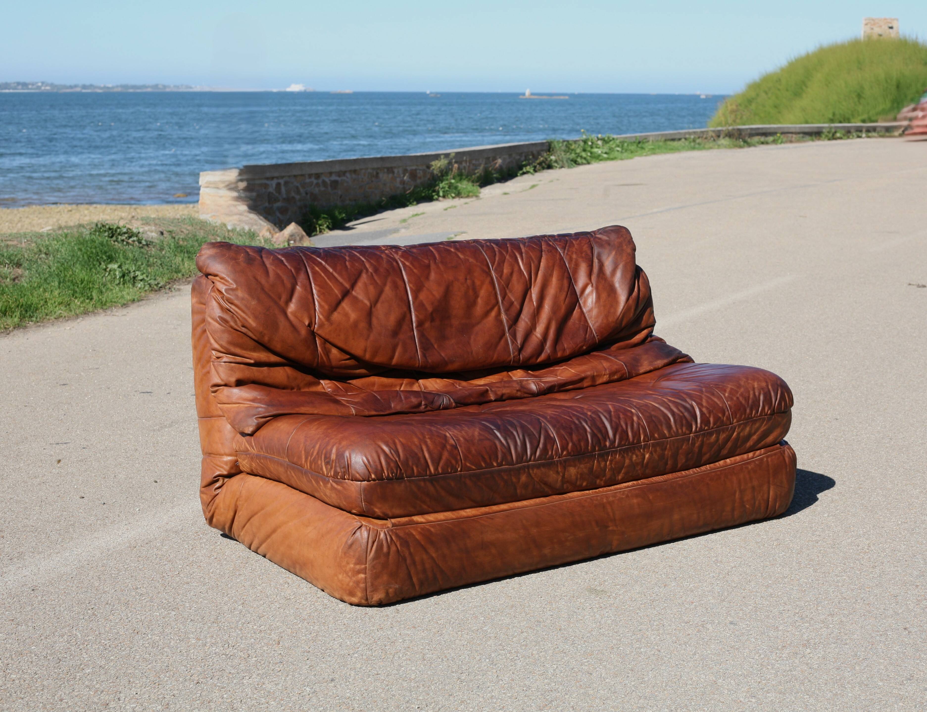 Canapé cuir vintage années 70 convertible