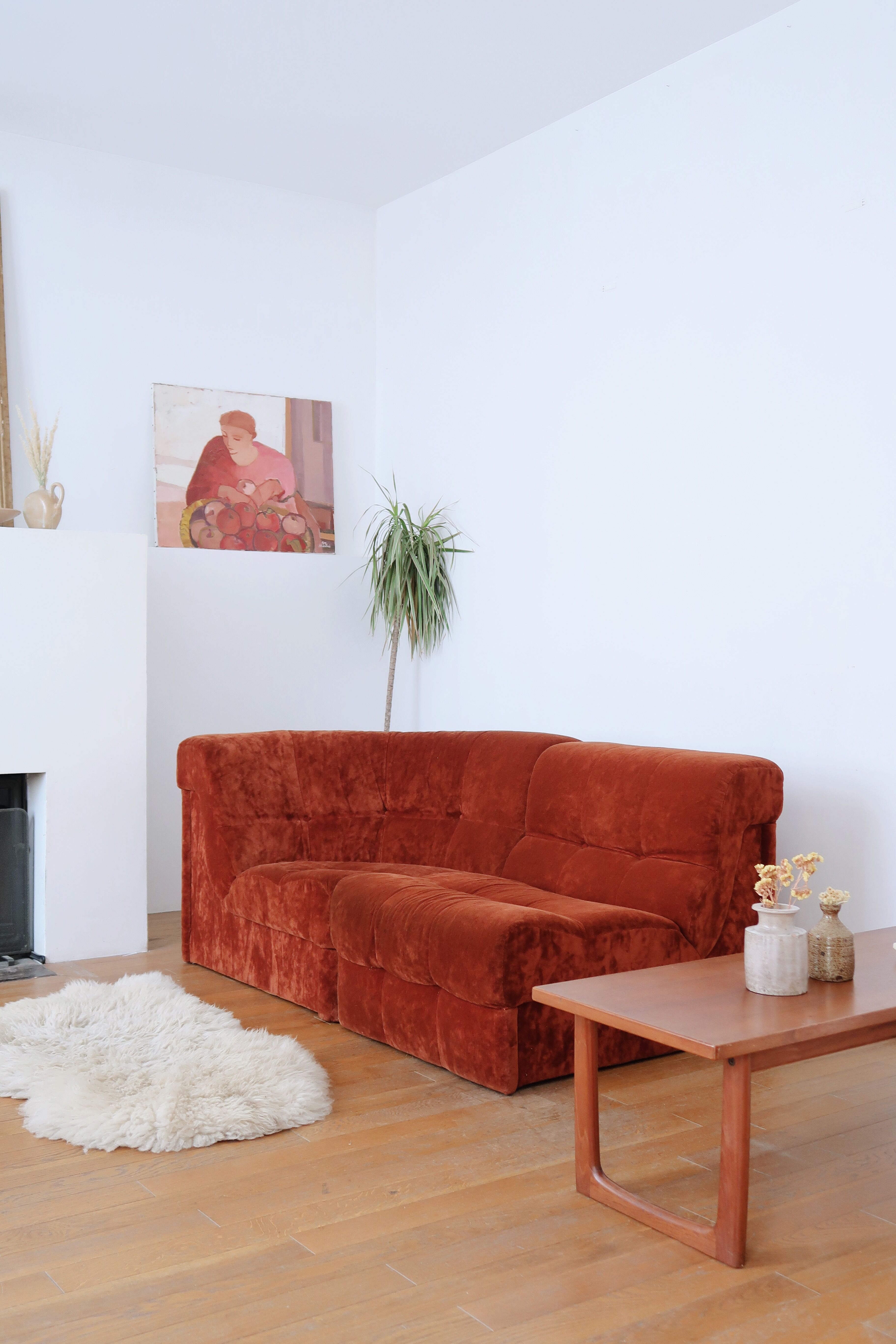 Rusty velvet low chair without arms