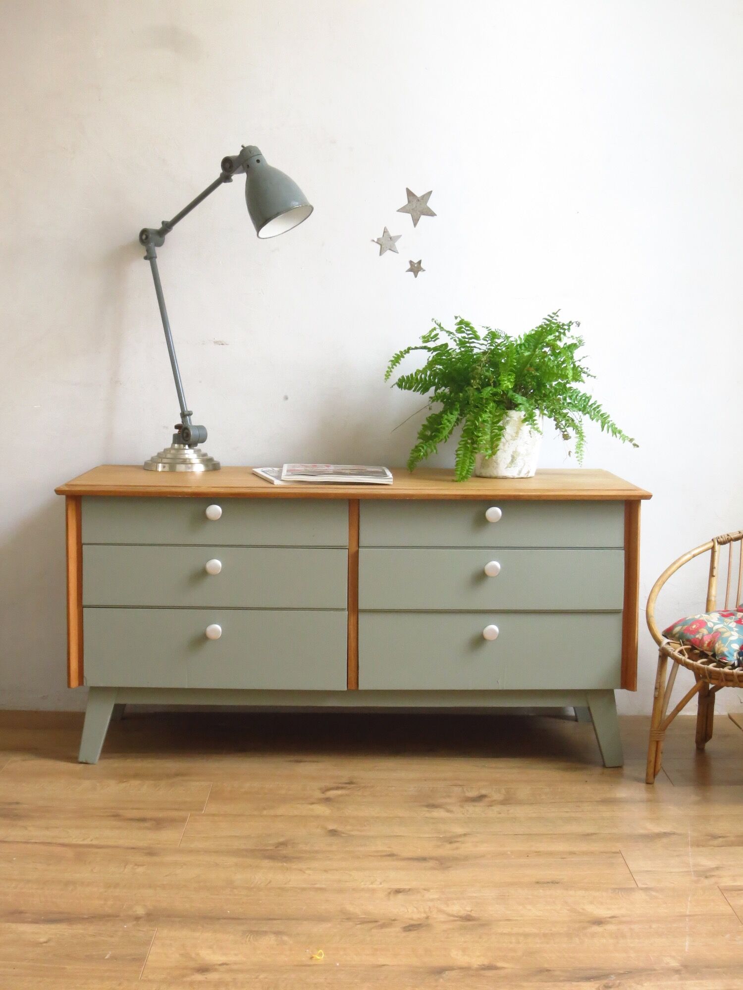 Compass legs sideboard