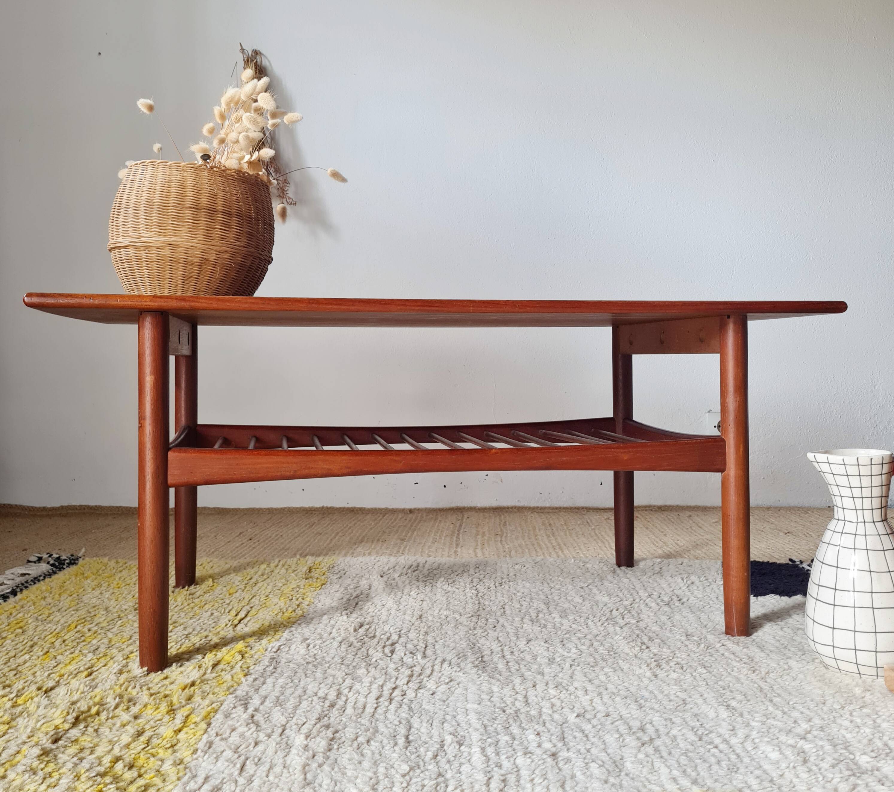 Table basse vintage en teck – Design Danois Mid-Century