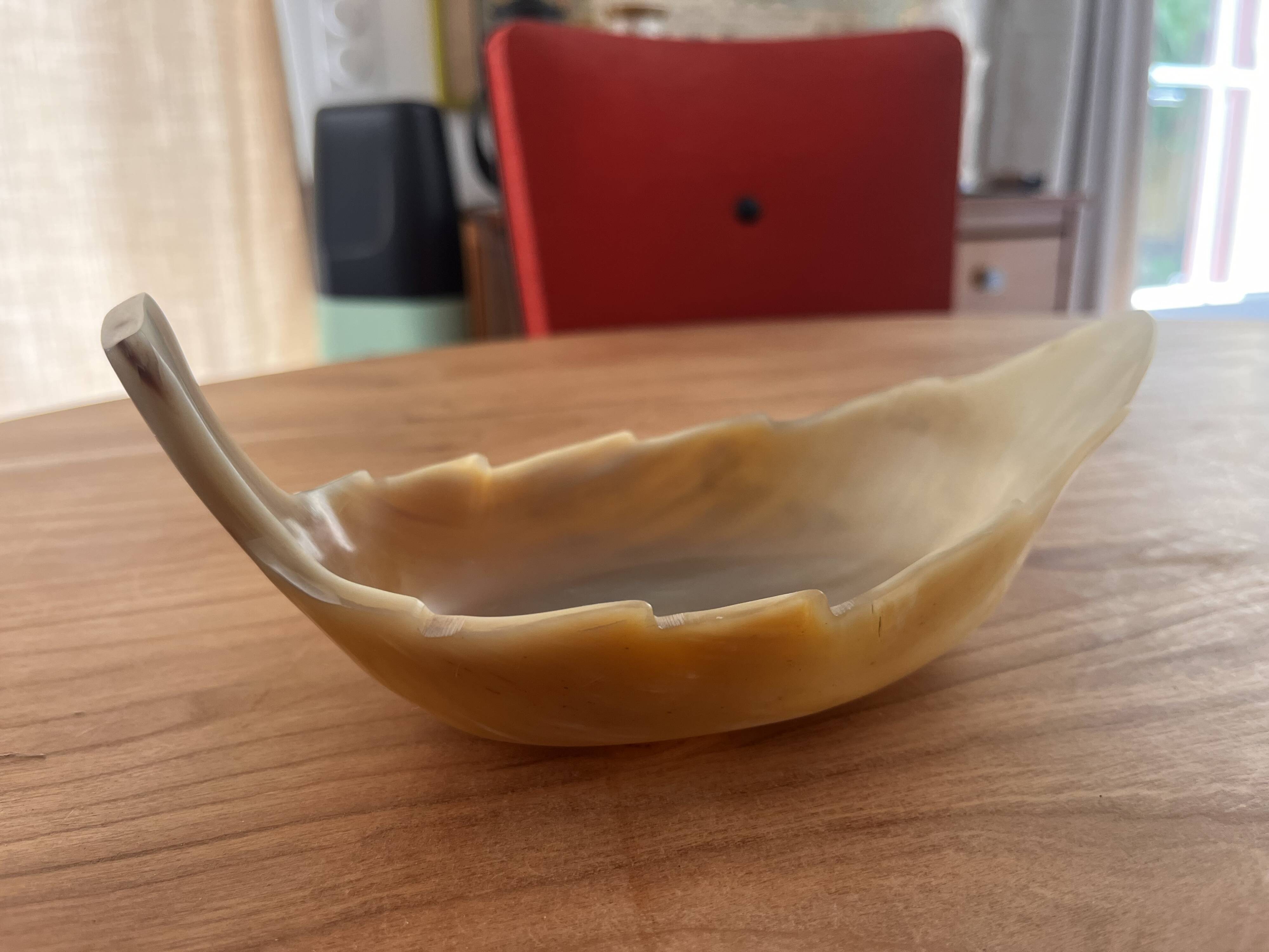 Bakelite pocket emptier