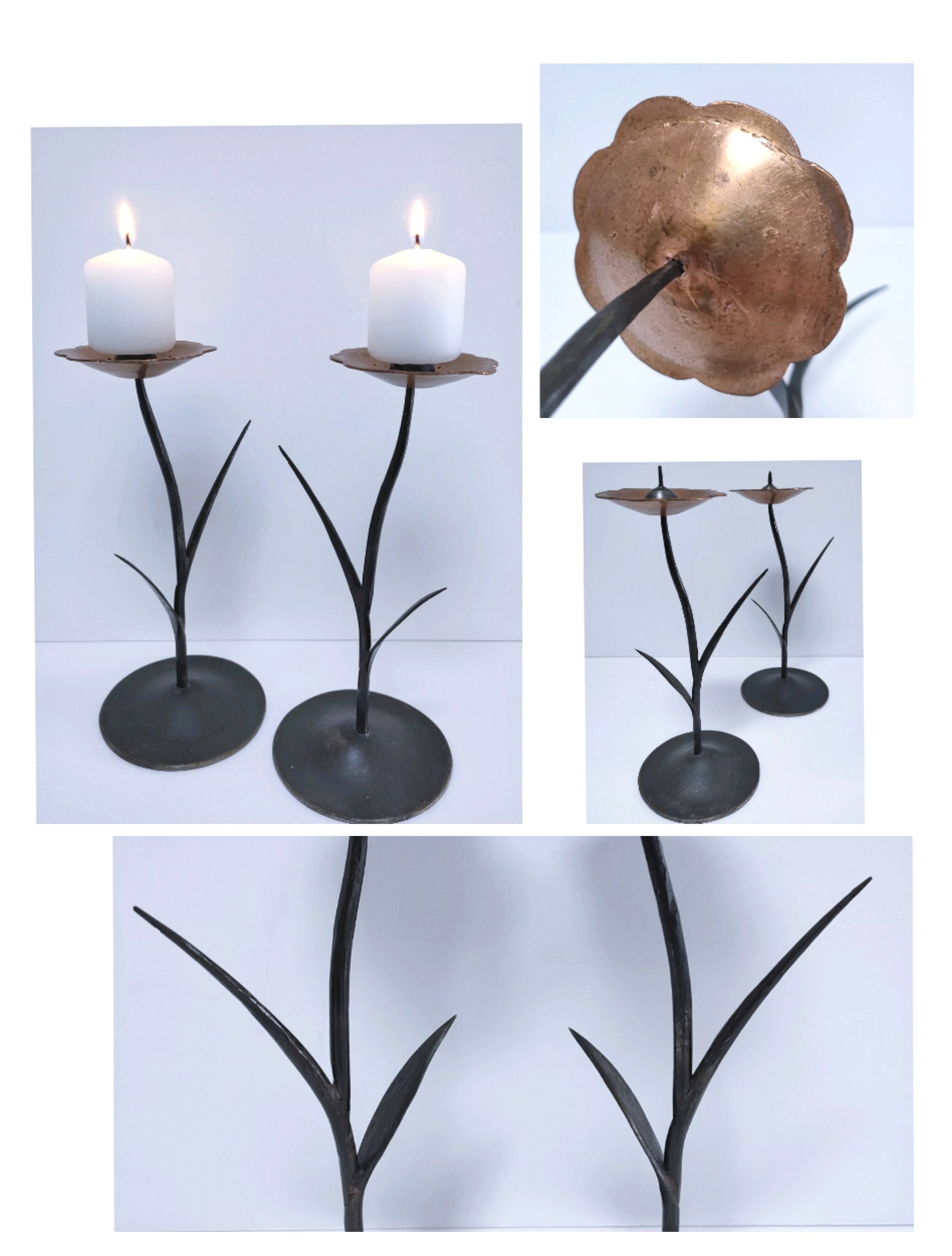 Pair of flower-shaped candlesticks in black metal and copper