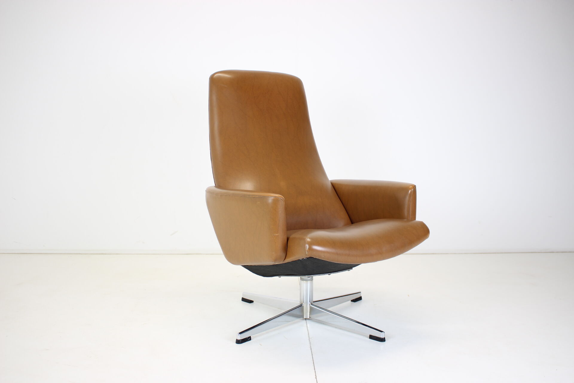 Midcentury Scandinavian Swivel Armchair, 1960s