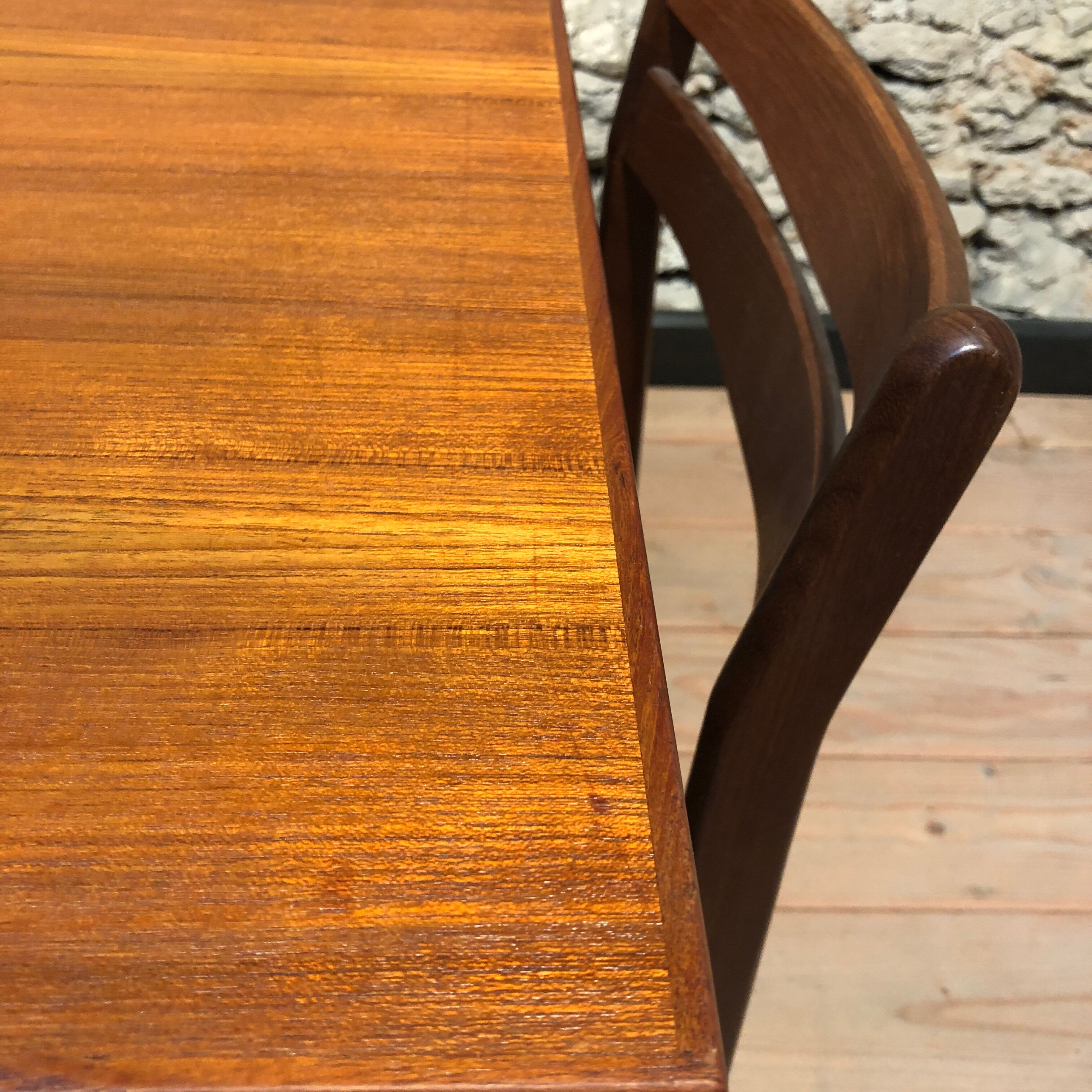Table vintage scandinave en teck avec deux rallonges