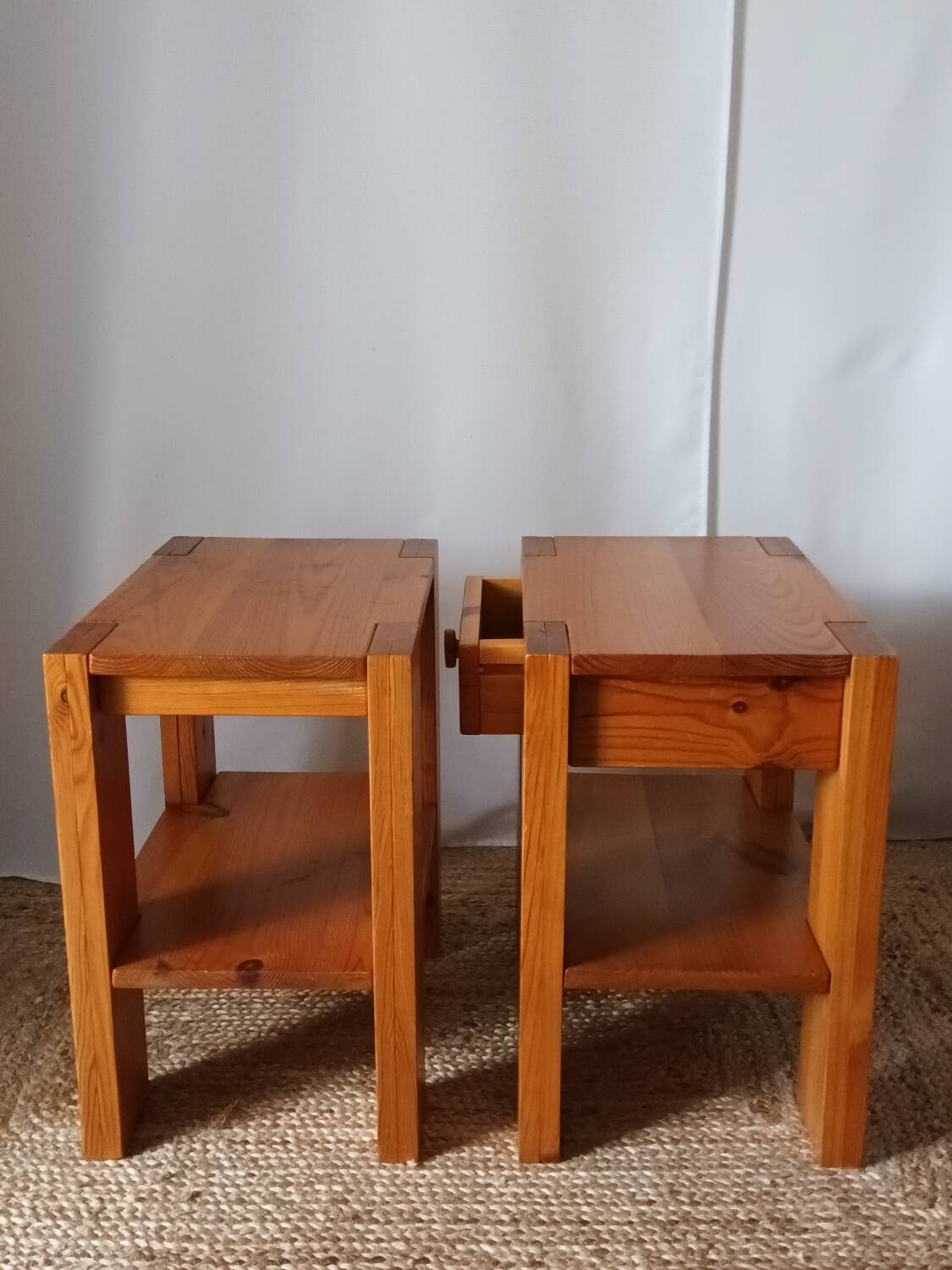 Paire de chevets en pin vintage