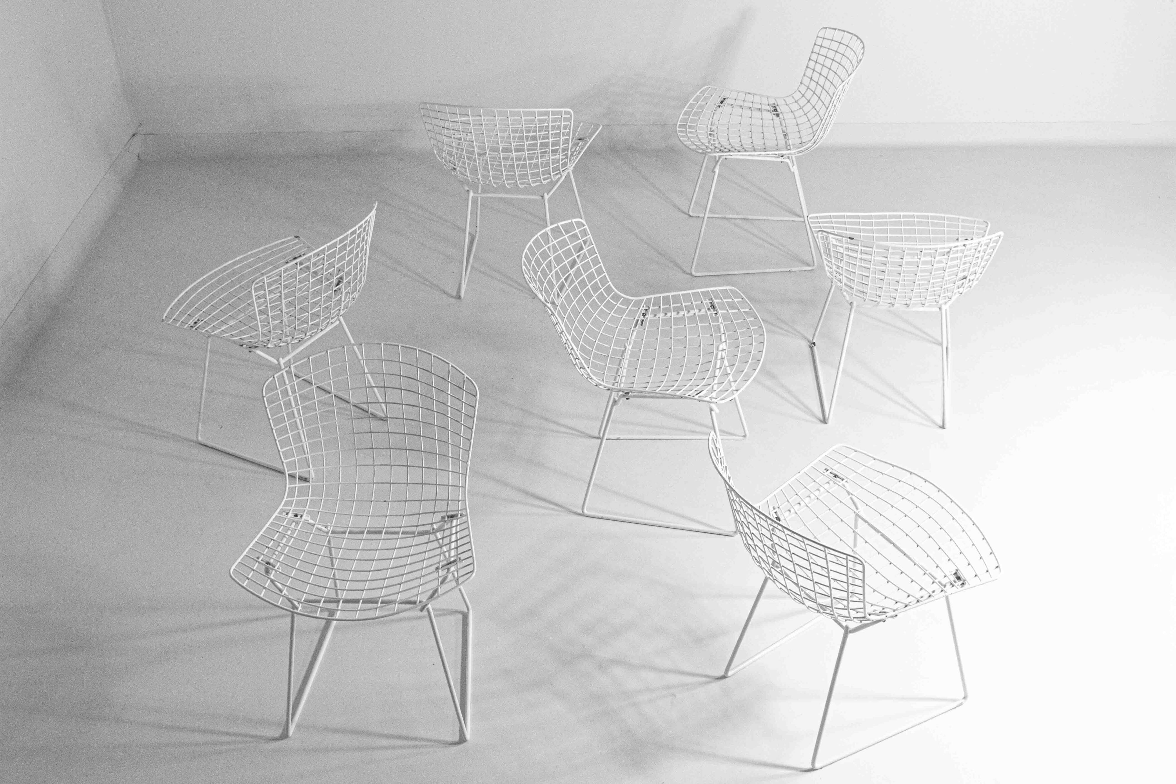 Set of 7 white coated wire chairs by Harry Bertoia for Knoll, 1970s