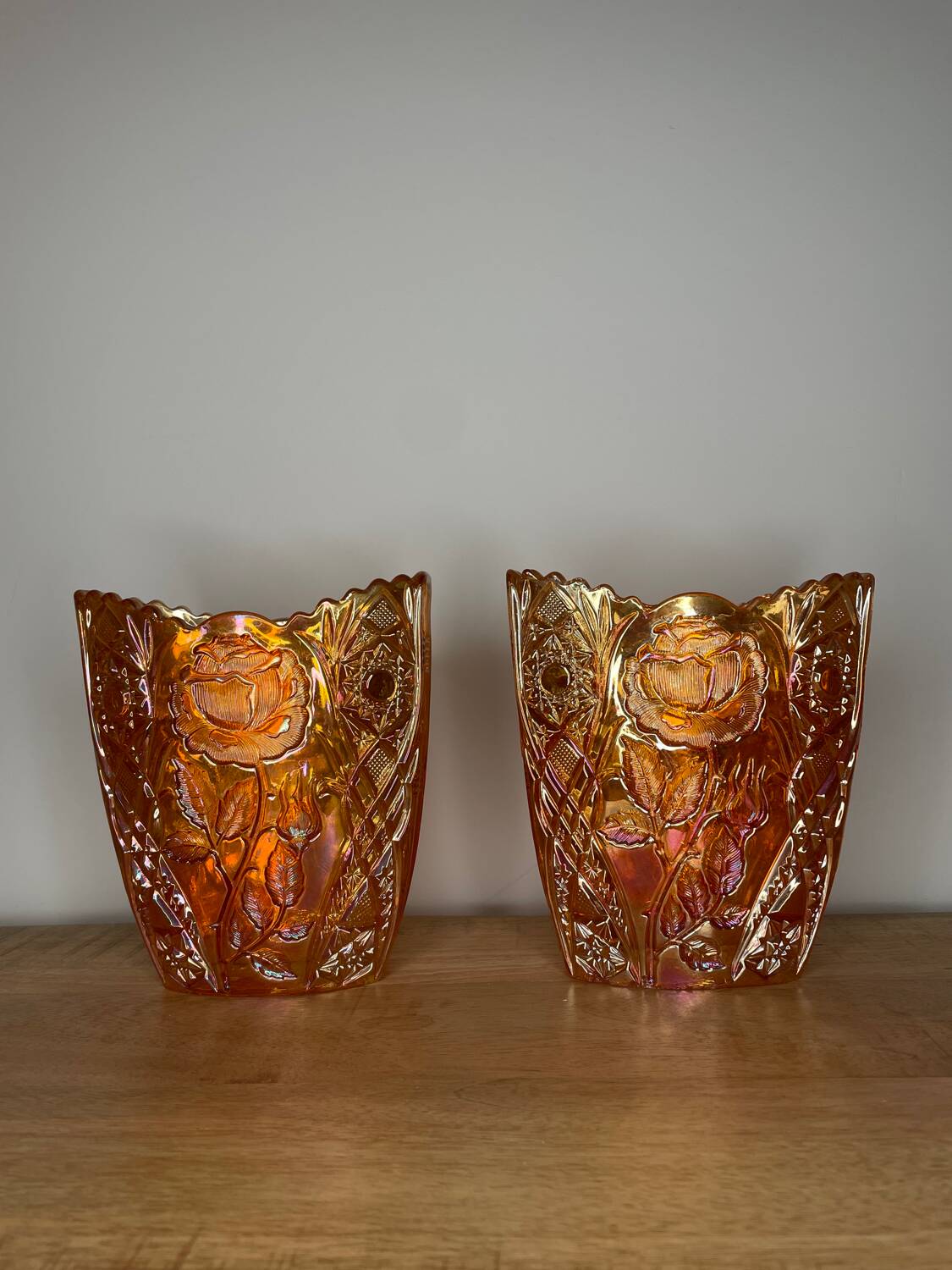 Pair of garden rose vases made of Brockwitz carnival glass, 1915
