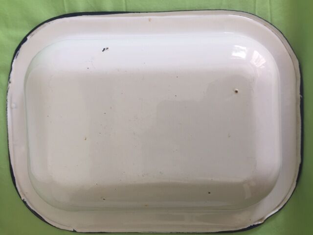 Set of 4 dishes tole enamelled white