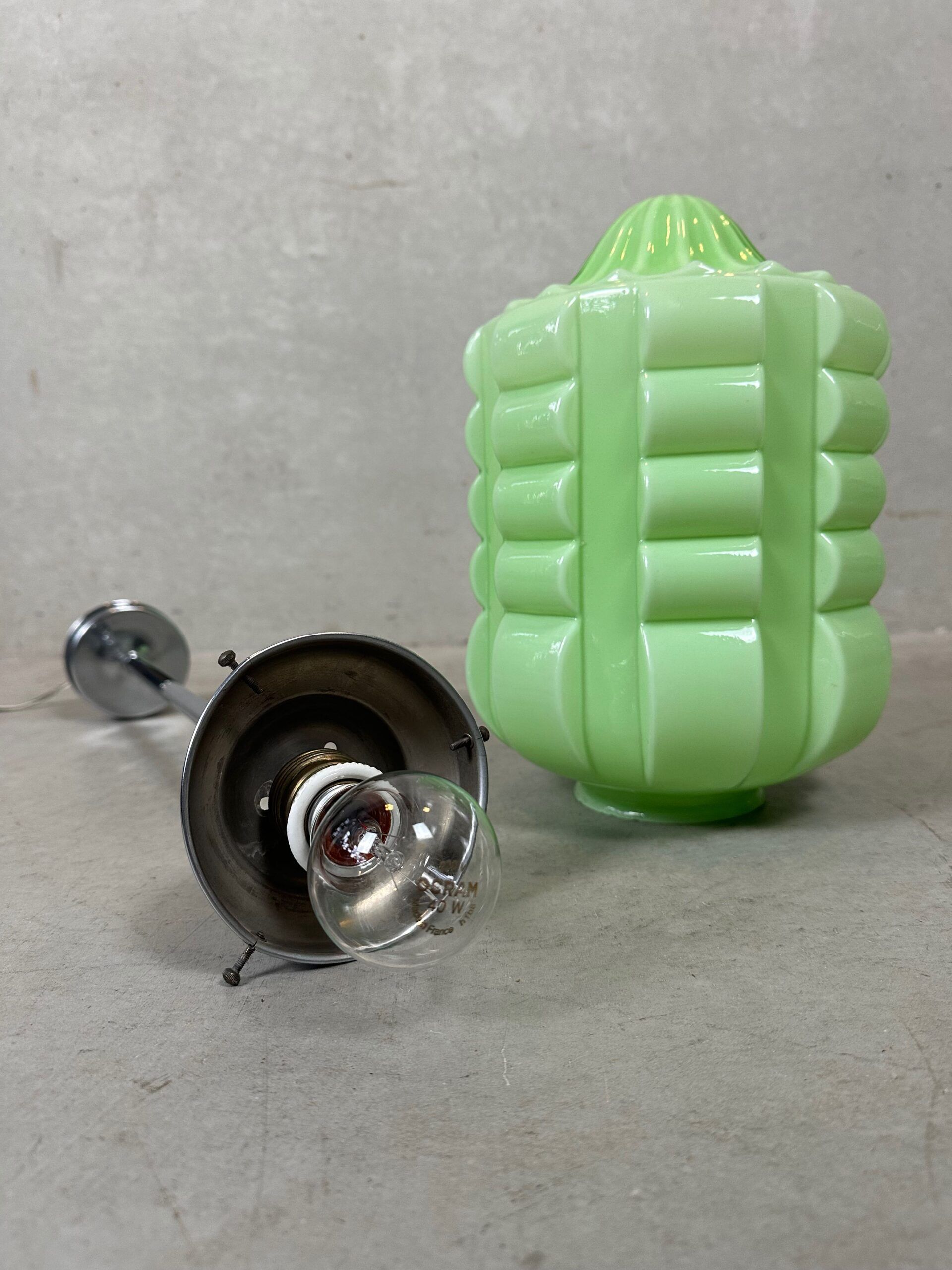 Art deco pendant lamp 'skyscraper' – green opaline