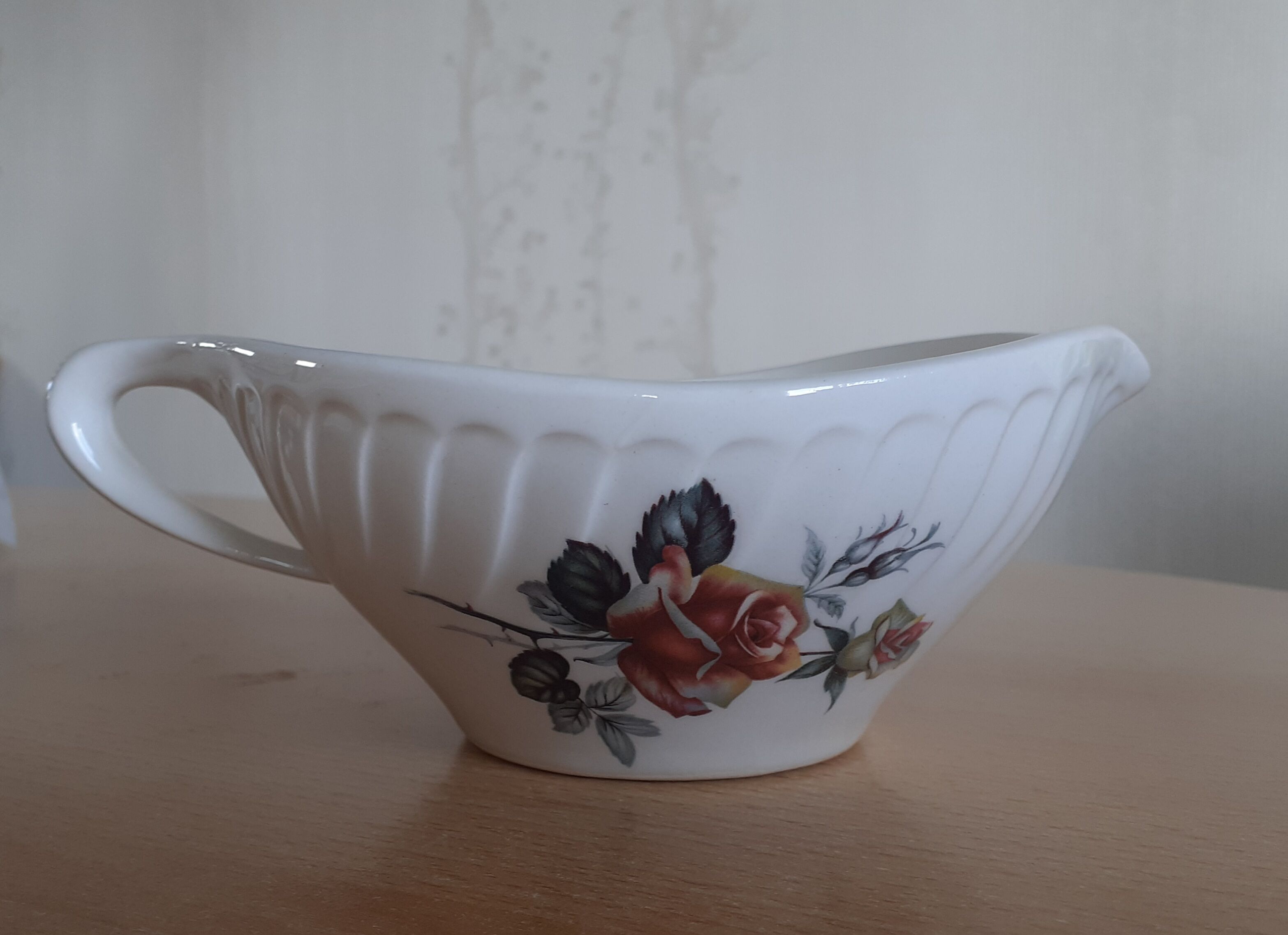 Gravy boat floral motifs Gien prestige