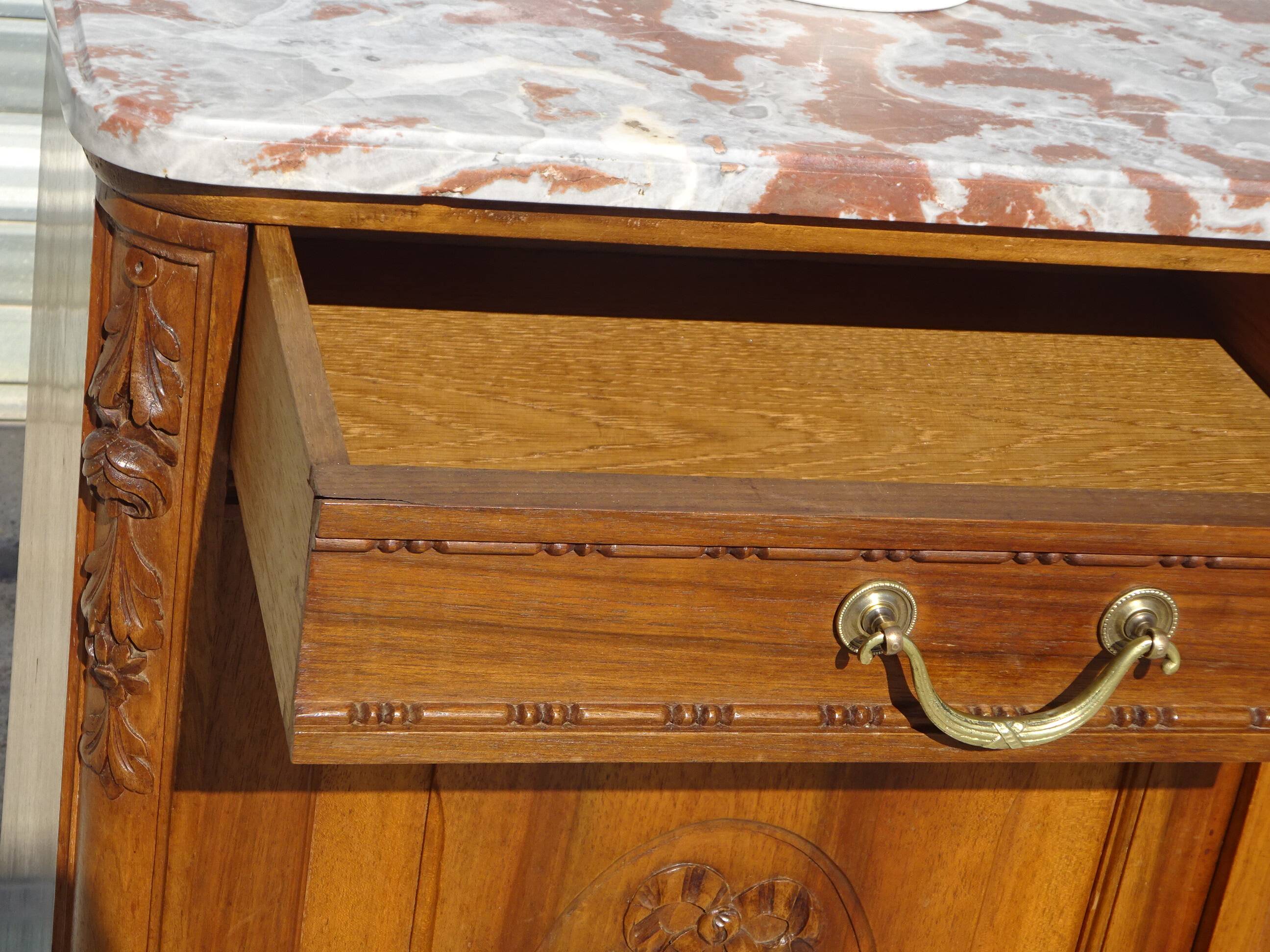 Art Deco buffet in walnut and marble
