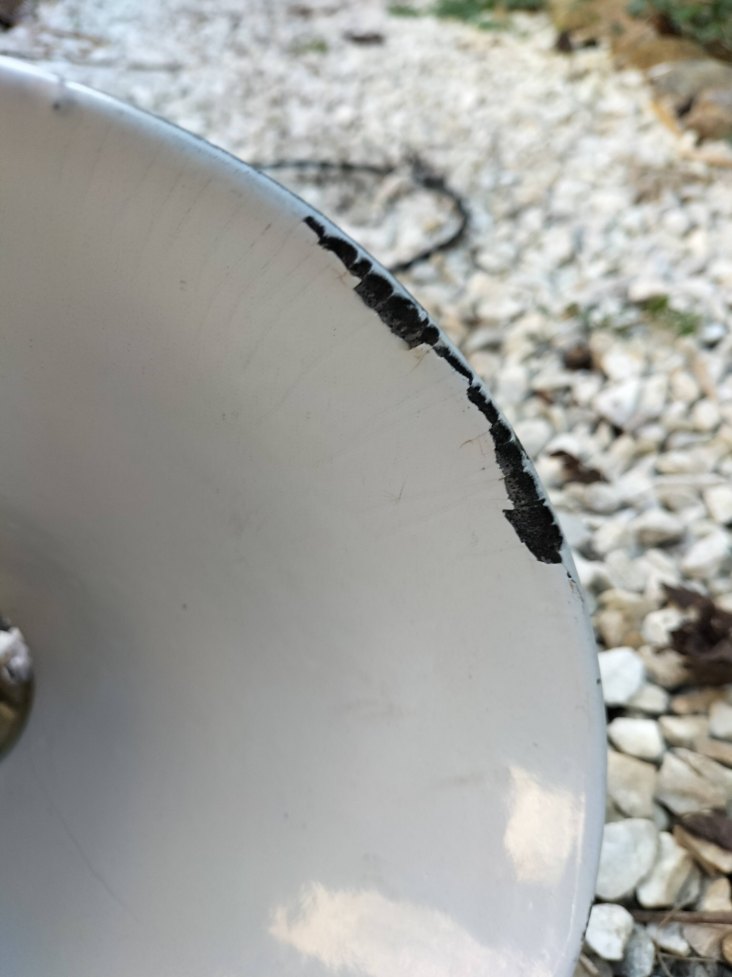 Enamelled sheet metal cone suspension