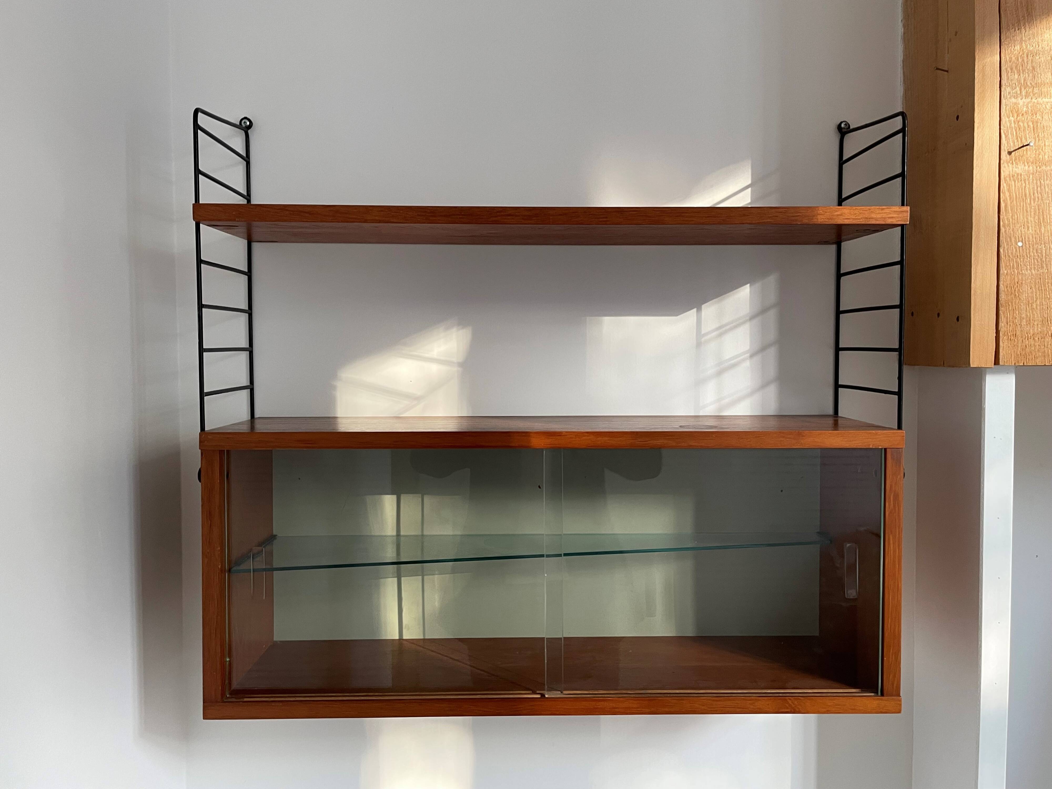 Etagère string vintage : caisson vitré + planche