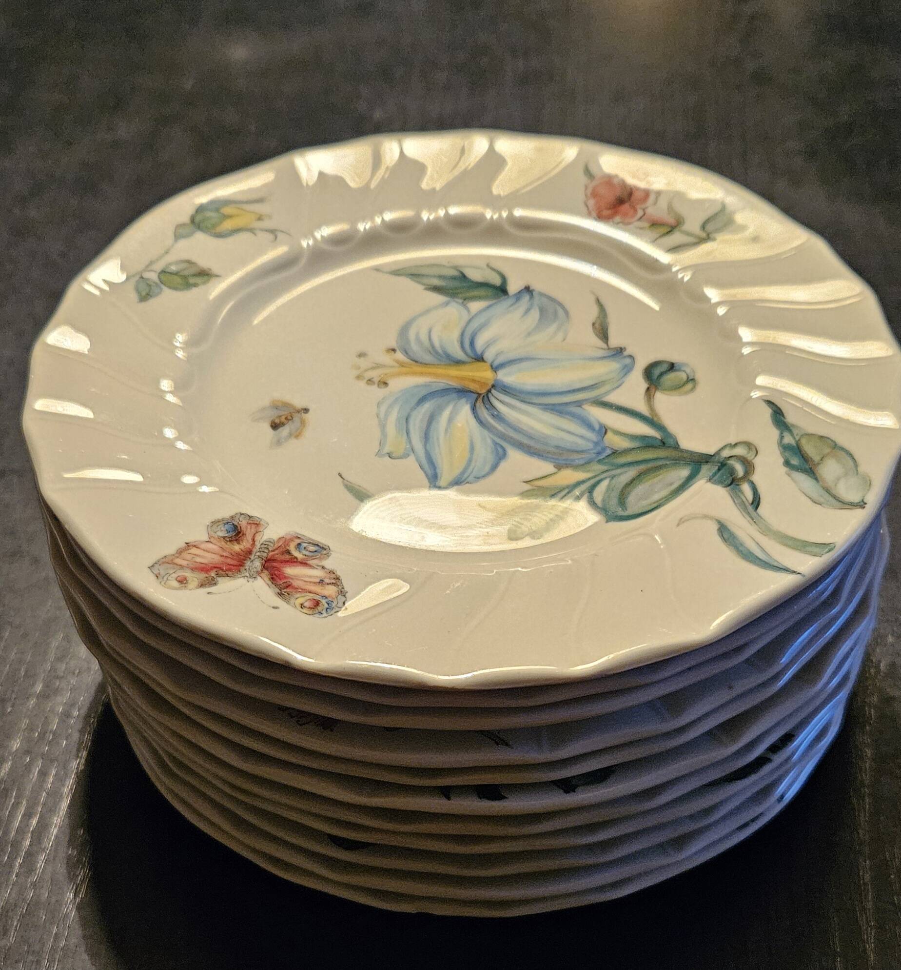 Set of 11 Villeroy and Boch Bouquet model dessert plates