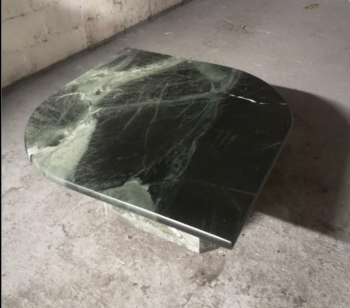 Table basse goutte en marbre verte Roche Bobbois 1970