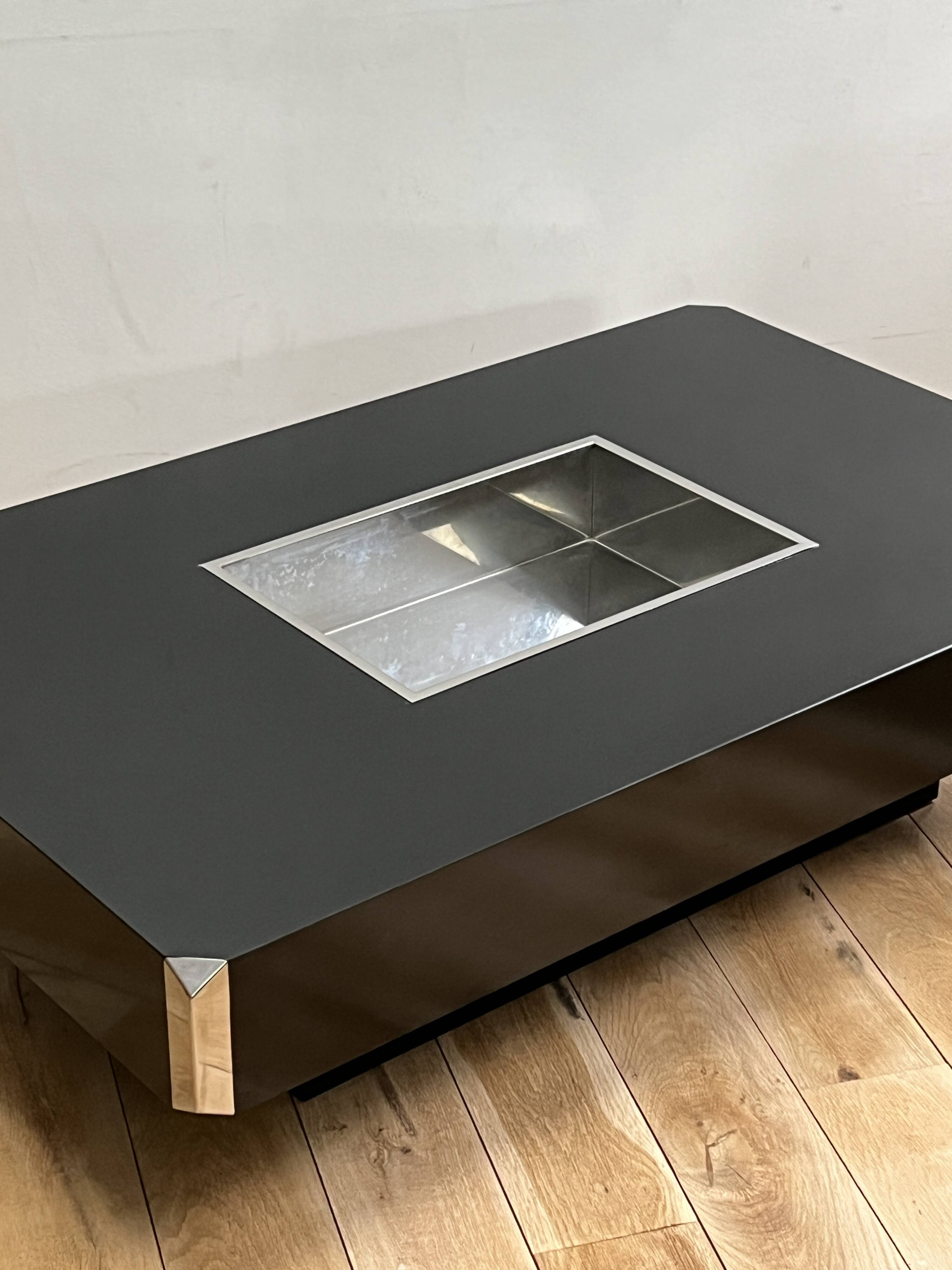Alveo black coffee table by Willy Rizzo