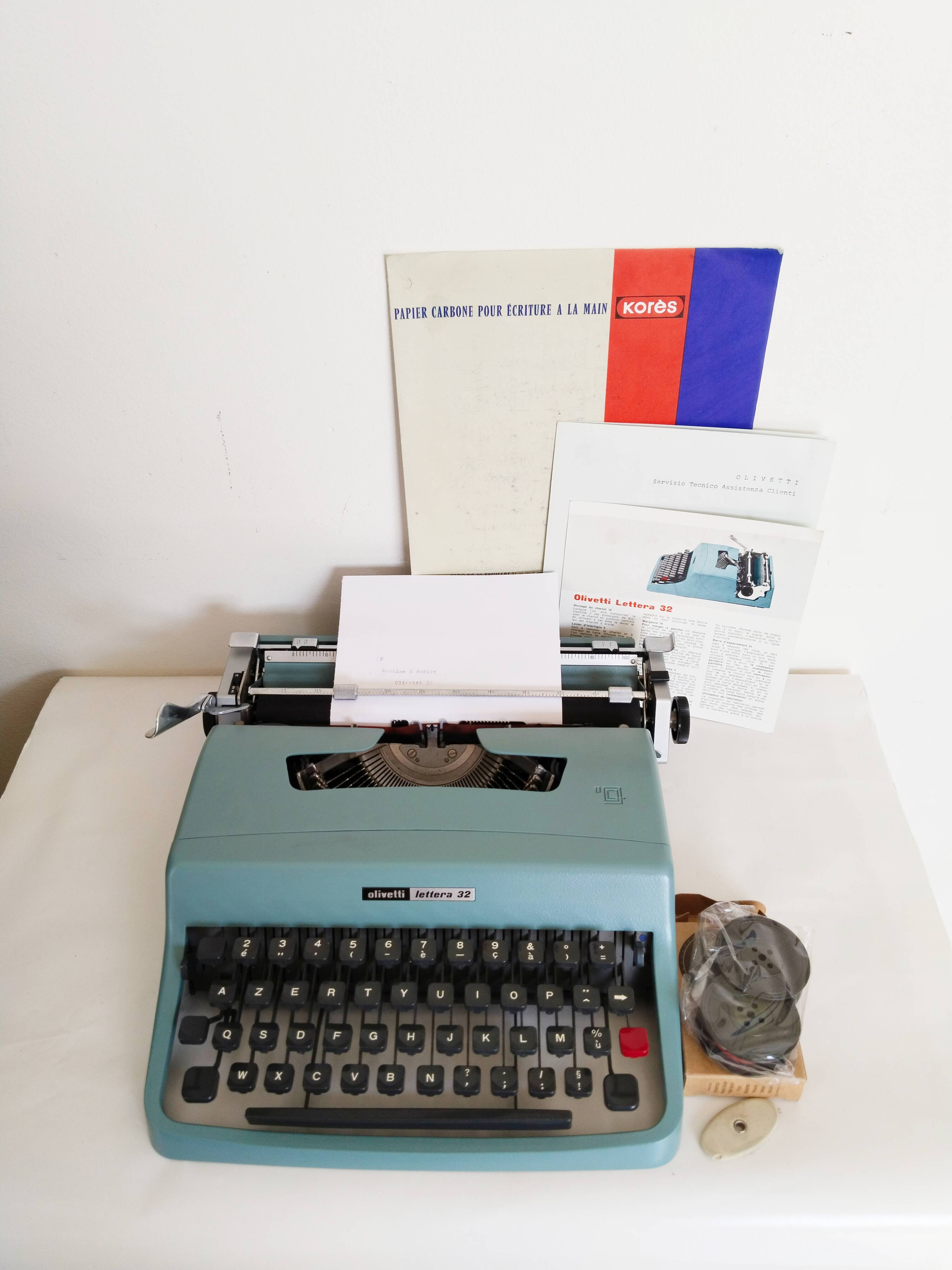Olivetti Lettera 32 portable typewriter, functional, new ribbon