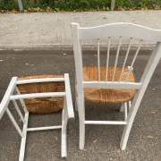 Lot de 4 chaises rustiques en bois blanc & assise paillée