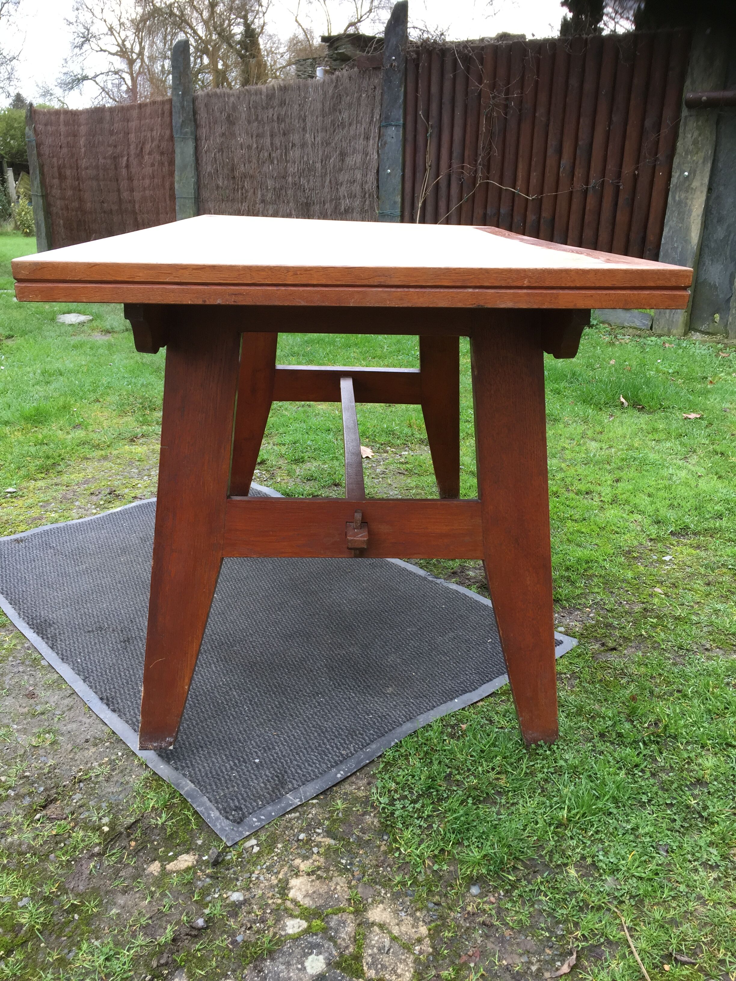 Table vintage René Gabriel pieds compas en chêne d’époque reconstruction