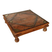Table rituelle indienne ancienne de type Bajot en bois et laiton, Rajasthan