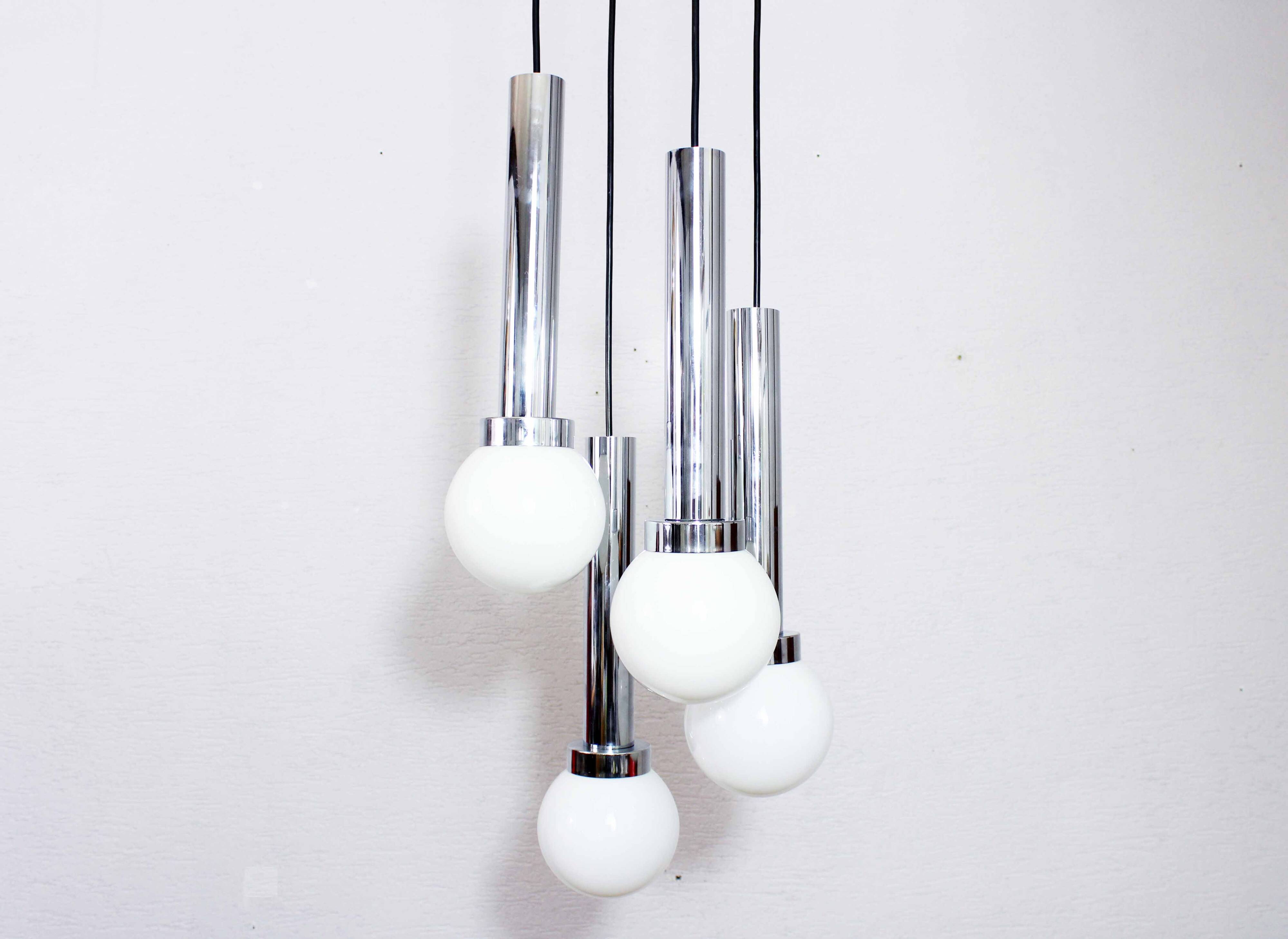 Lustre à suspensions en métal chromé et verre 1970