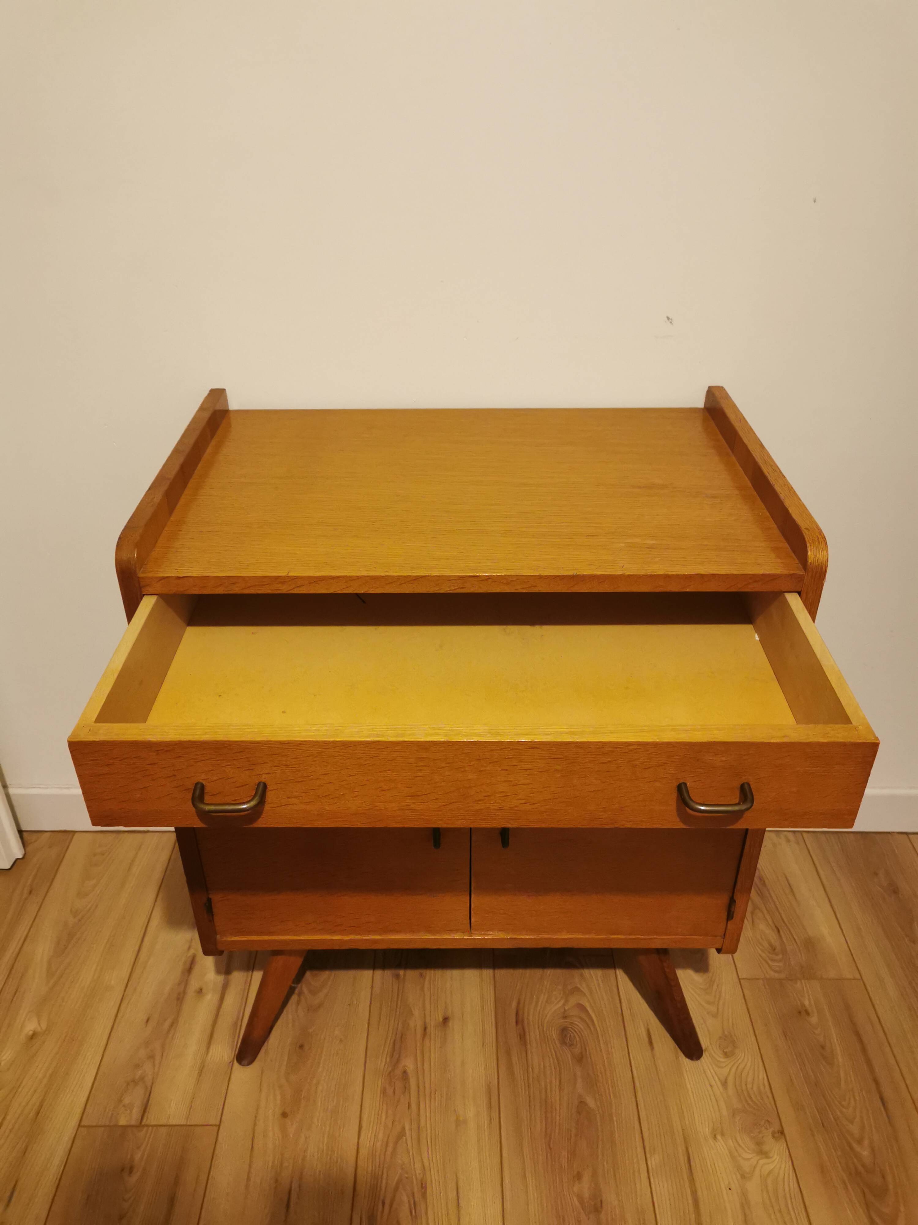 Meuble de rangement des années 50 en chêne