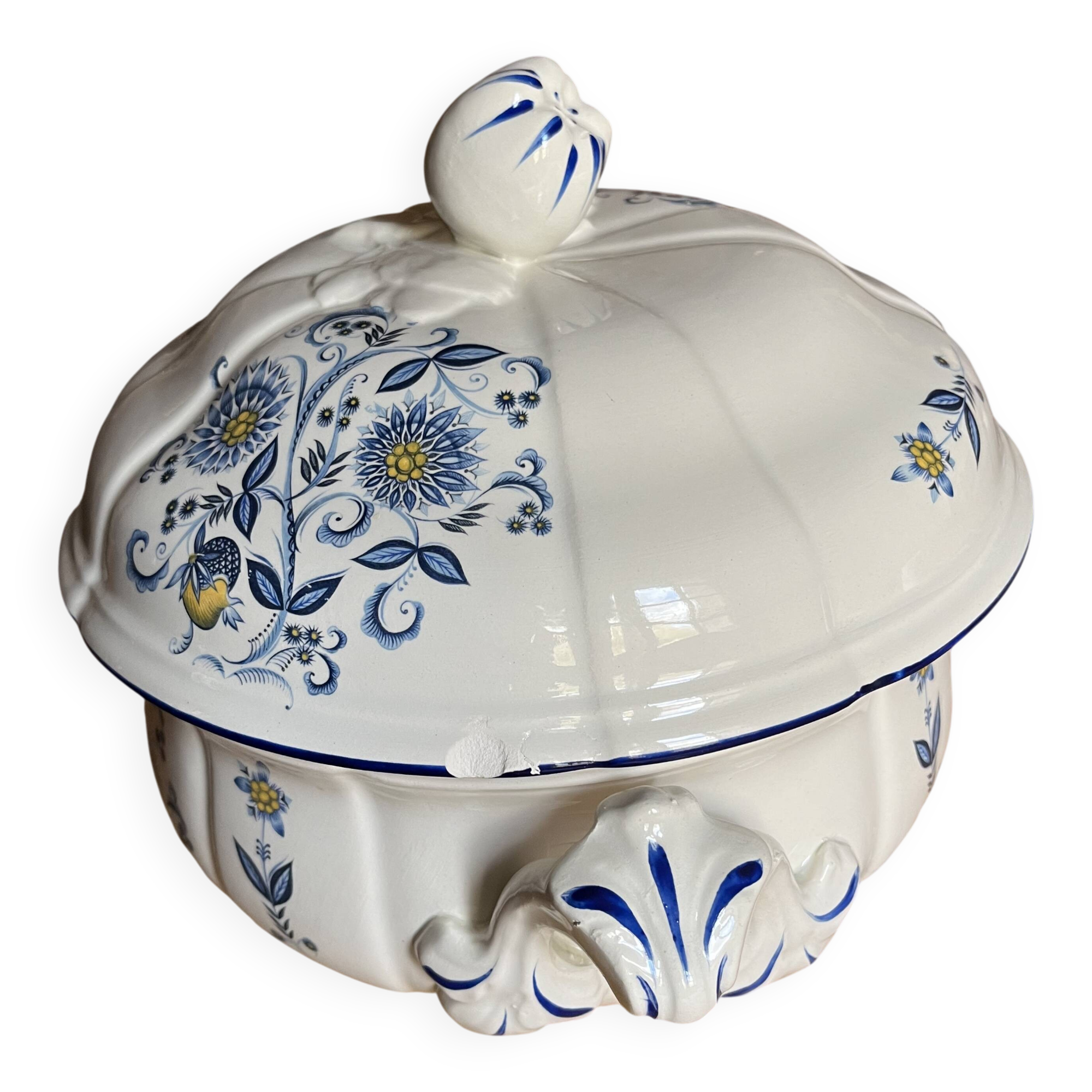 Luneville soup tureen in porcelain