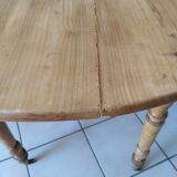 Vintage round table with folding edges