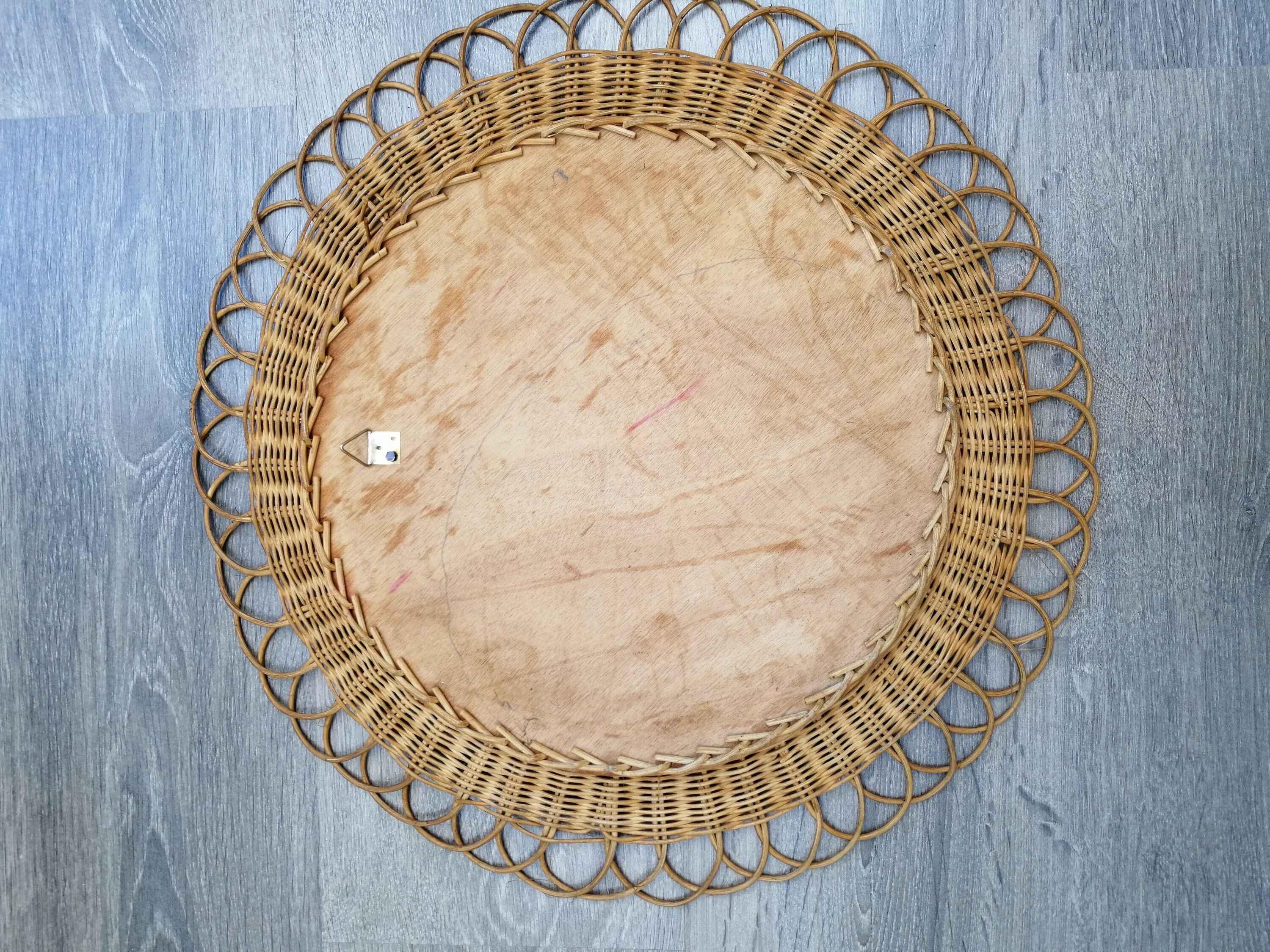 Rattan flower mirror