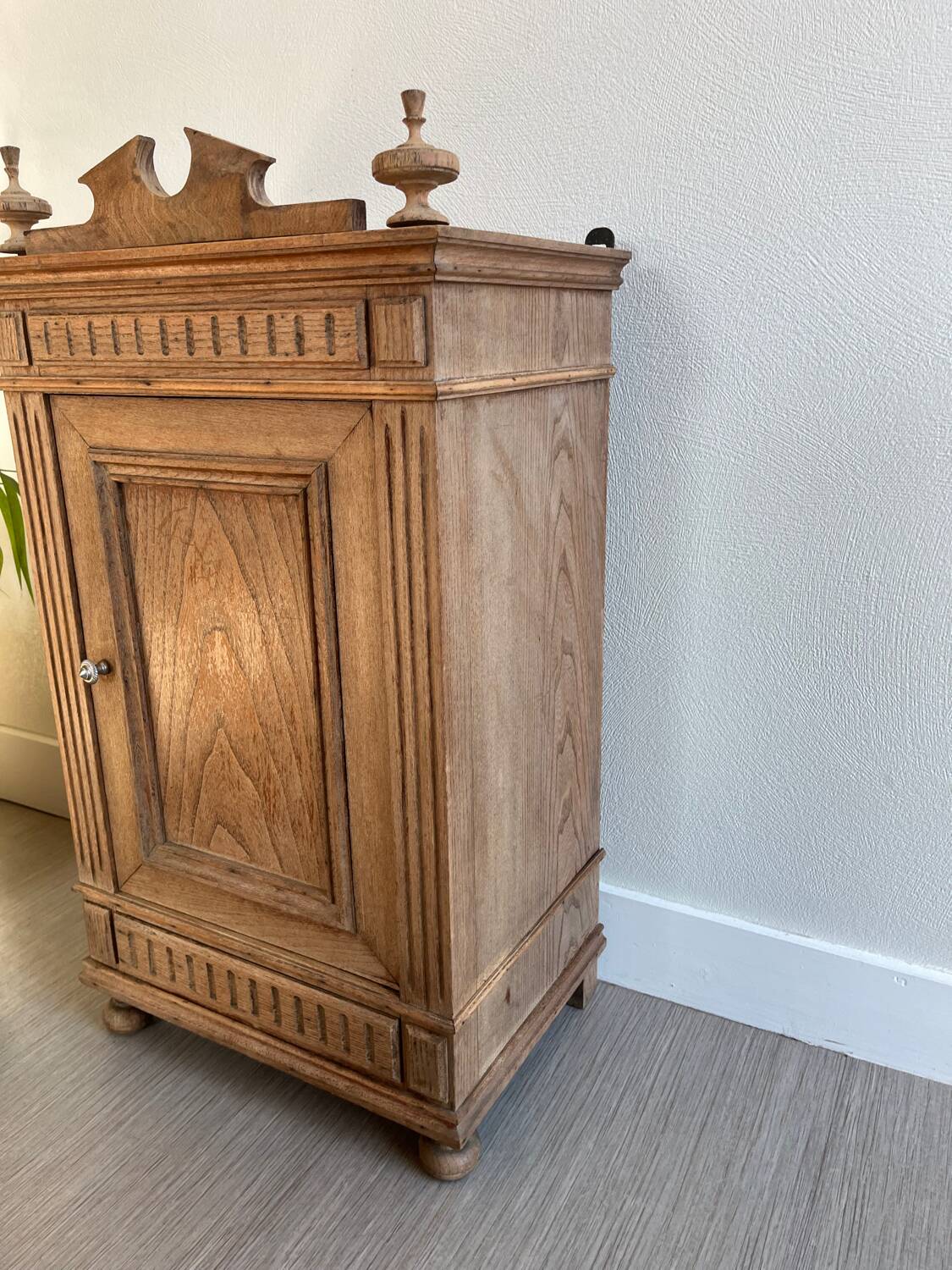 Old wooden bedside cabinet / bathroom cabinet / medicine cabinet